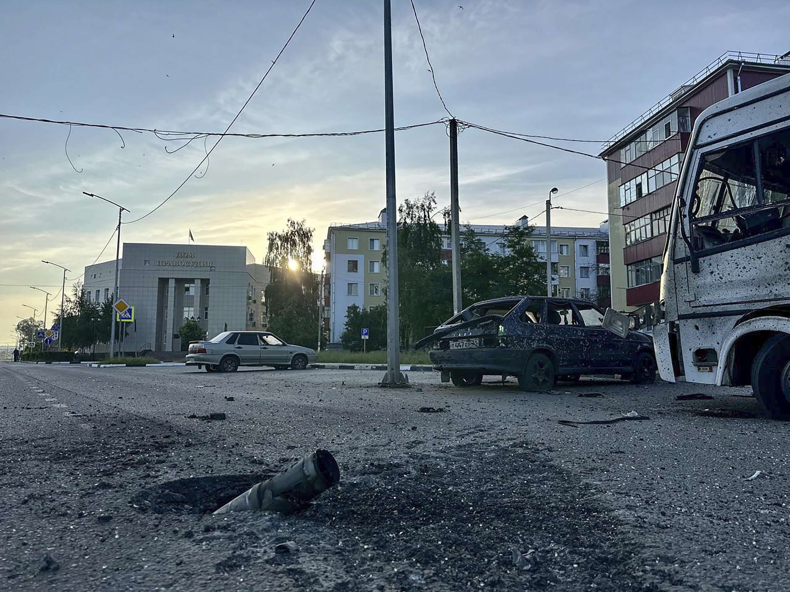 Secuelas de un bombardeo en Shebekino, región rusa de Belgorod.