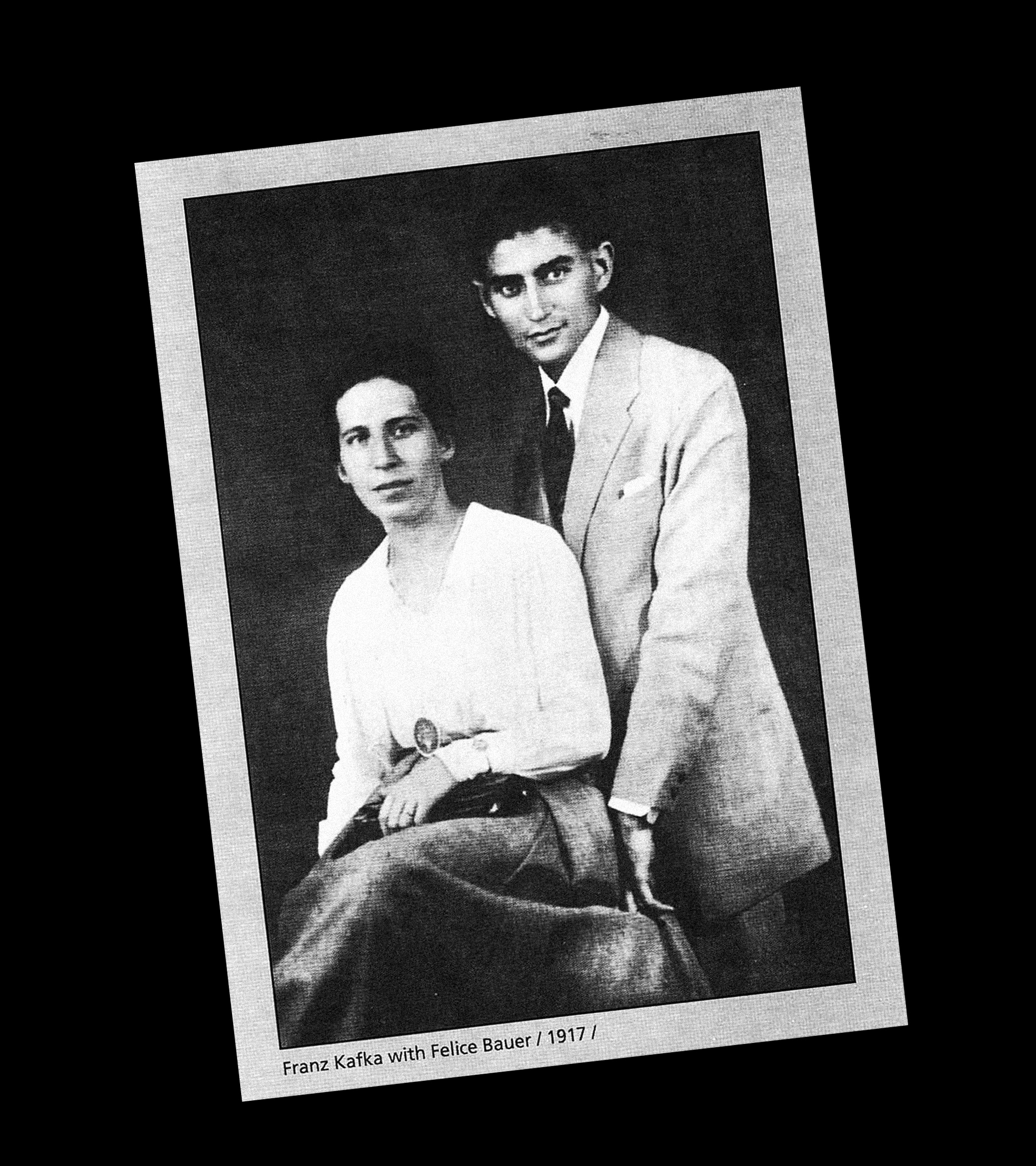Franz Kafka y su prometida, Felice Bauer, en 1917.