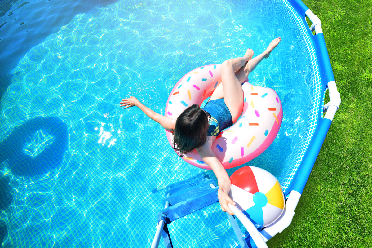 Las mejores piscinas desmontables para tu jardín y algunos consejos para  mantener el agua limpia todo el verano