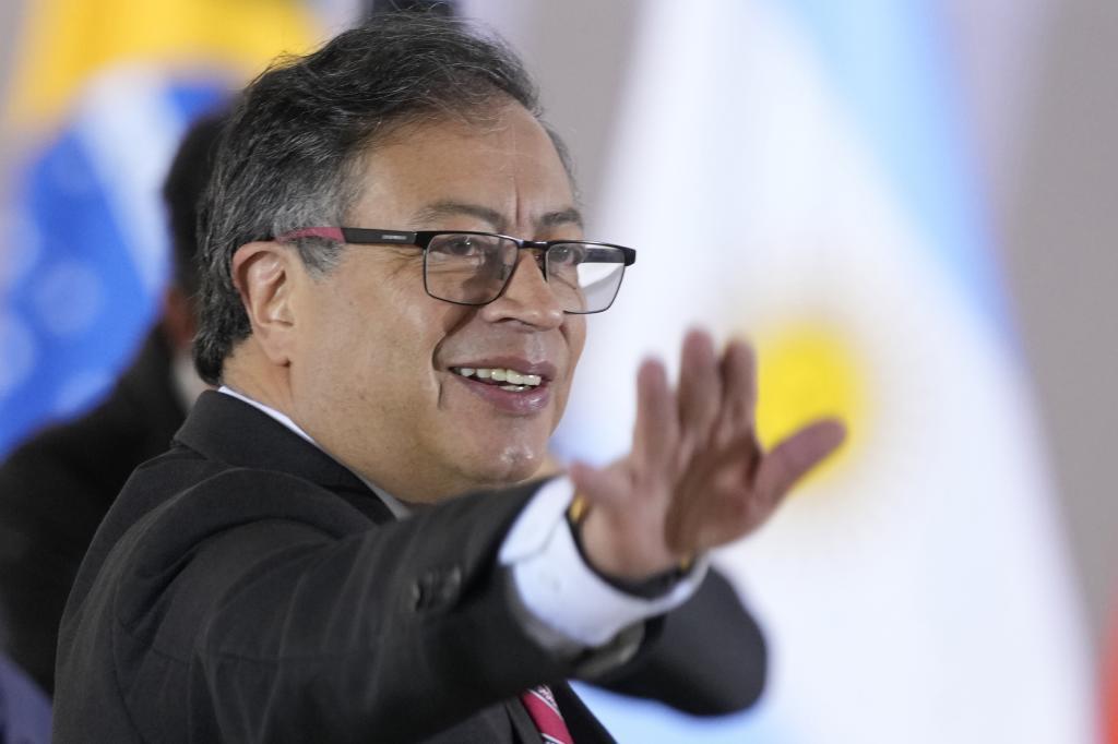 Petro echa a su jefa de Gabinete y al embajador en Caracas para atajar un escándalo