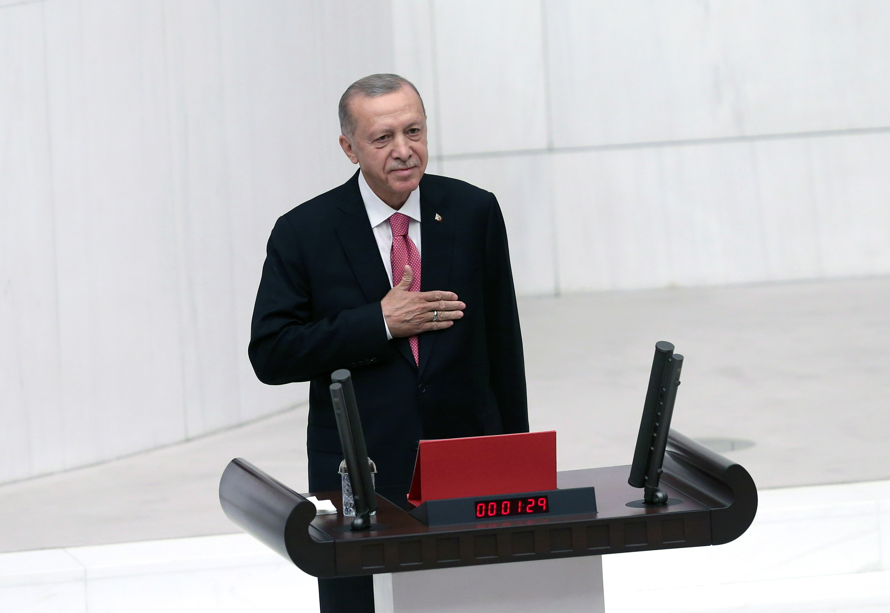 Erdogan inicia su tercera legislatura como presidente arropado por líderes internacionales