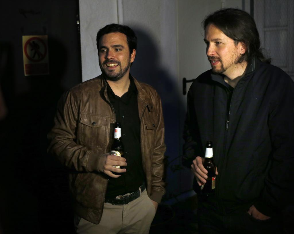 Garzn e Iglesias, en 2016, sellan el 'pacto de los botellines' que derivara en Unidas Podemos.
