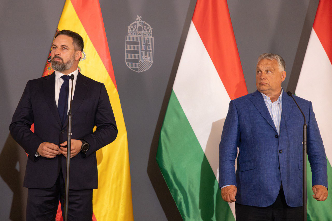 El líder de Vox, Santiago Abascal, con el presidente húngaro, Víktor Orban.