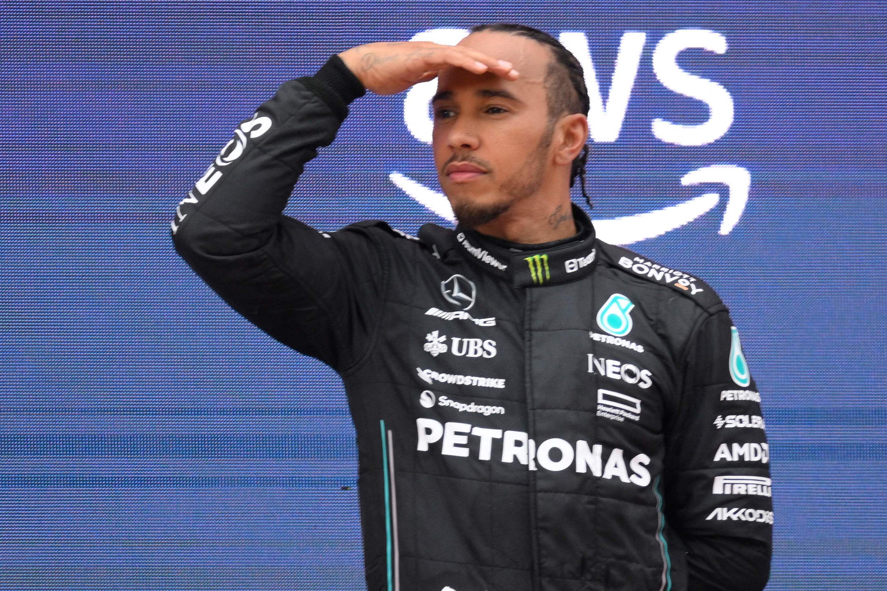 Lewis Hamilton, en el podio de Montmeló.
