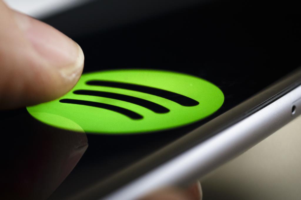 Spotify recortará 200 empleos en su unidad de podcast