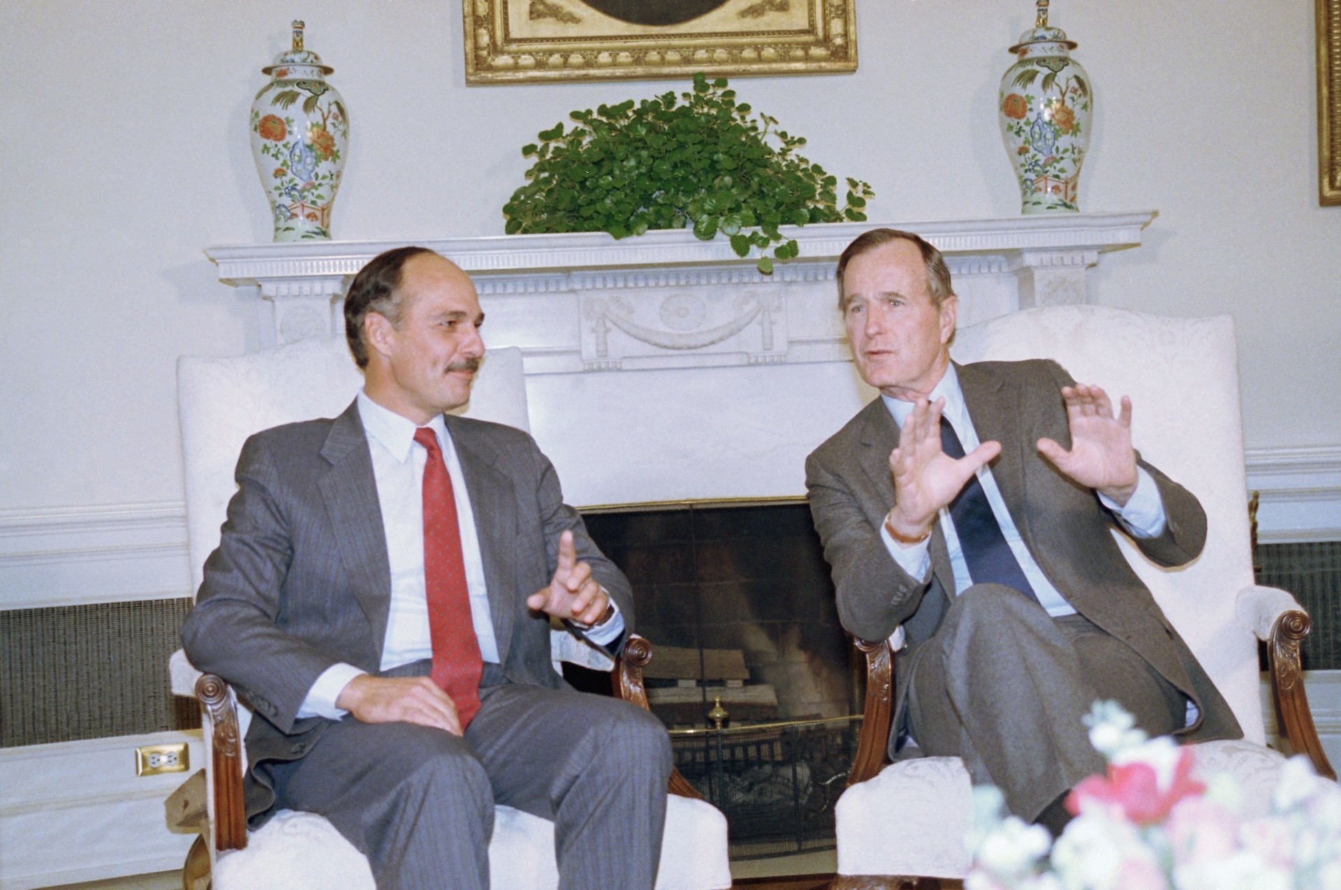 Cristiani, con George Bush en la Casa blanca en 1989.