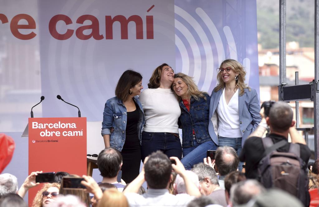 Colau (comunes) y Díaz (Sumar), en un acto de campaña en Barcelona.