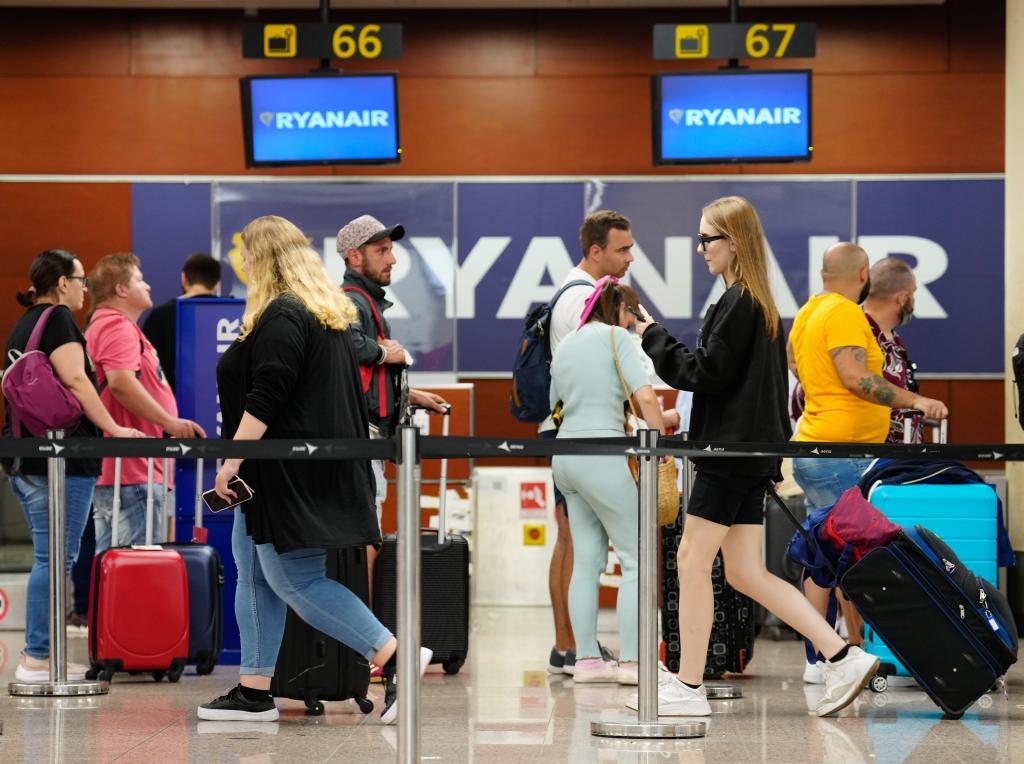 Ryanair confirma que se puede viajar con ensaimadas y asegura que «nunca ha cobrado por subirlas al avión»