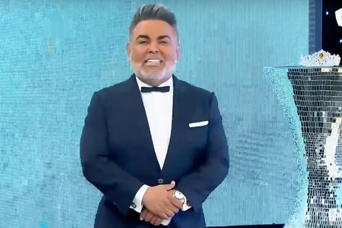 Quin es Andrs Hurtado, el polmico presentador de Miss Per que se ha hecho viral por despedir a una persona en directo