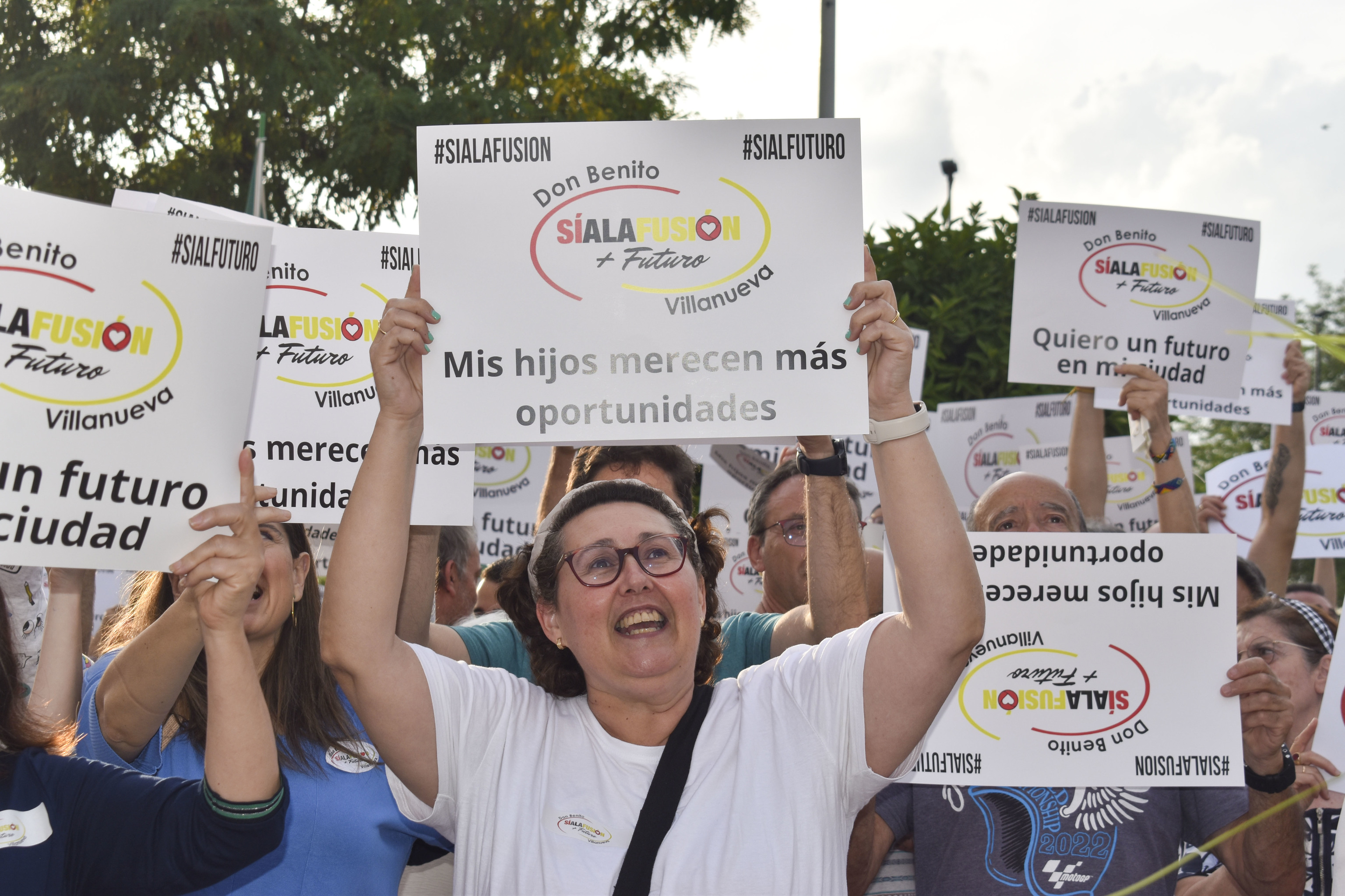 Manifestacin a favor de la fusin de Don Benito con su vecina de Villanueva de la Serena.