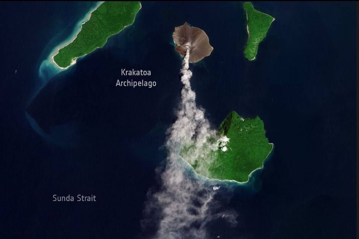 El volcn Krakatoa visto desde un satlite.