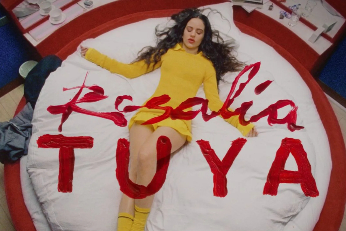 Rosalía en el video de Tuya