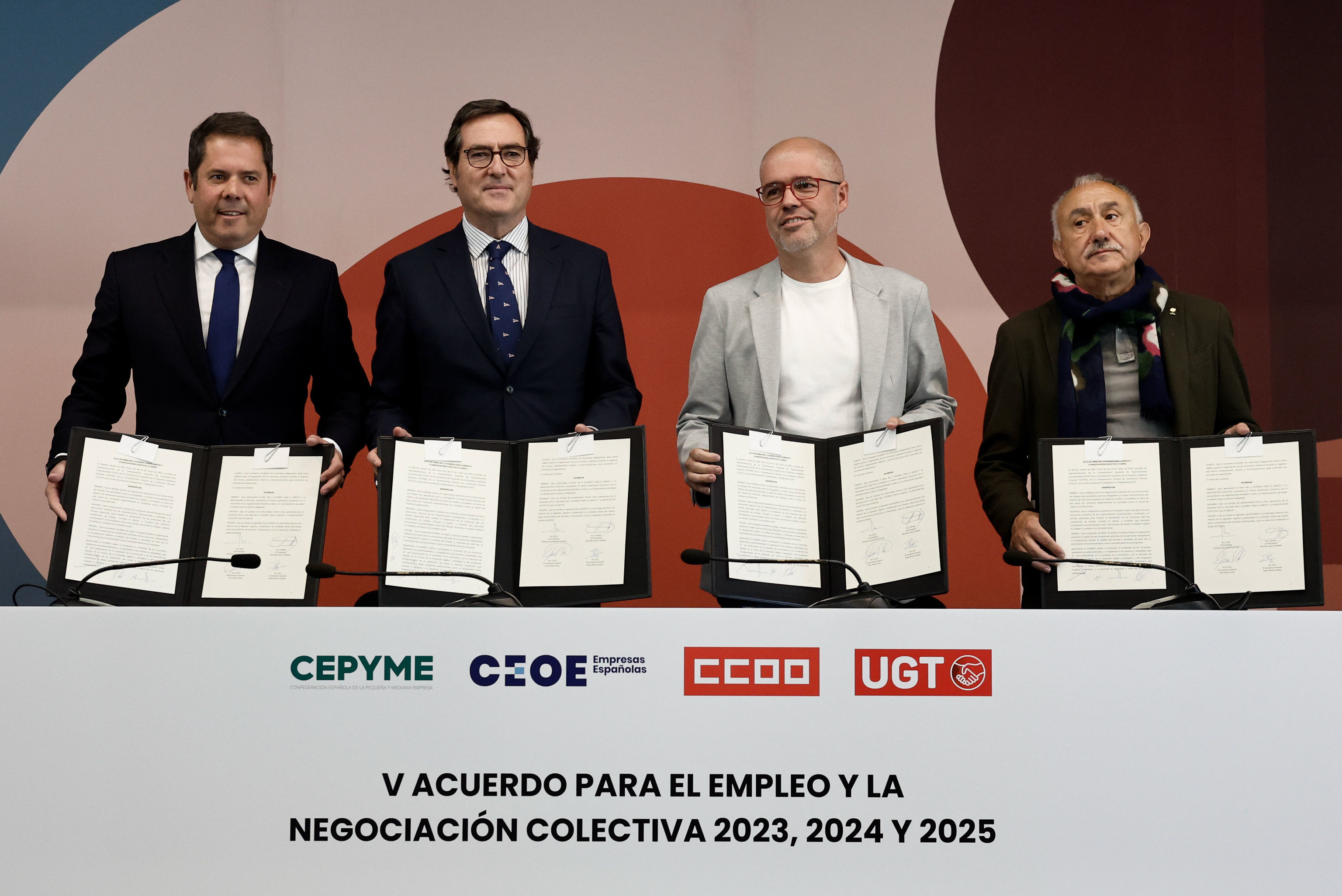 el presidente de Cepyme, Gerardo Cueva;  el presidente de la CEOE, Antonio Garamendi;  el secretario general de CCOO, Unai Sordo, y el secretario general de UGT, Pepe 