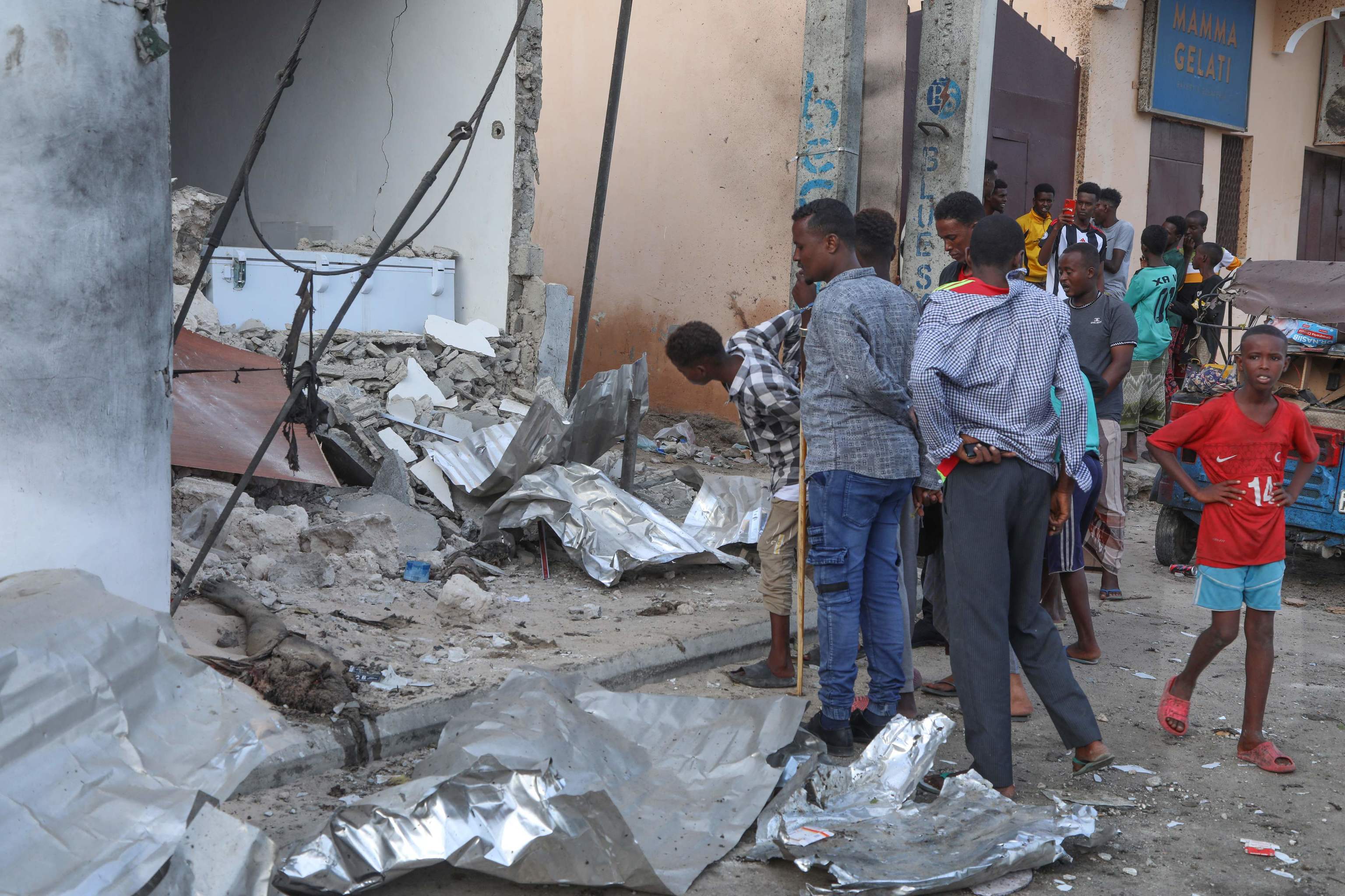 Mueren seis civiles y tres policías tras un ataque islamista a un hotel en Somalia