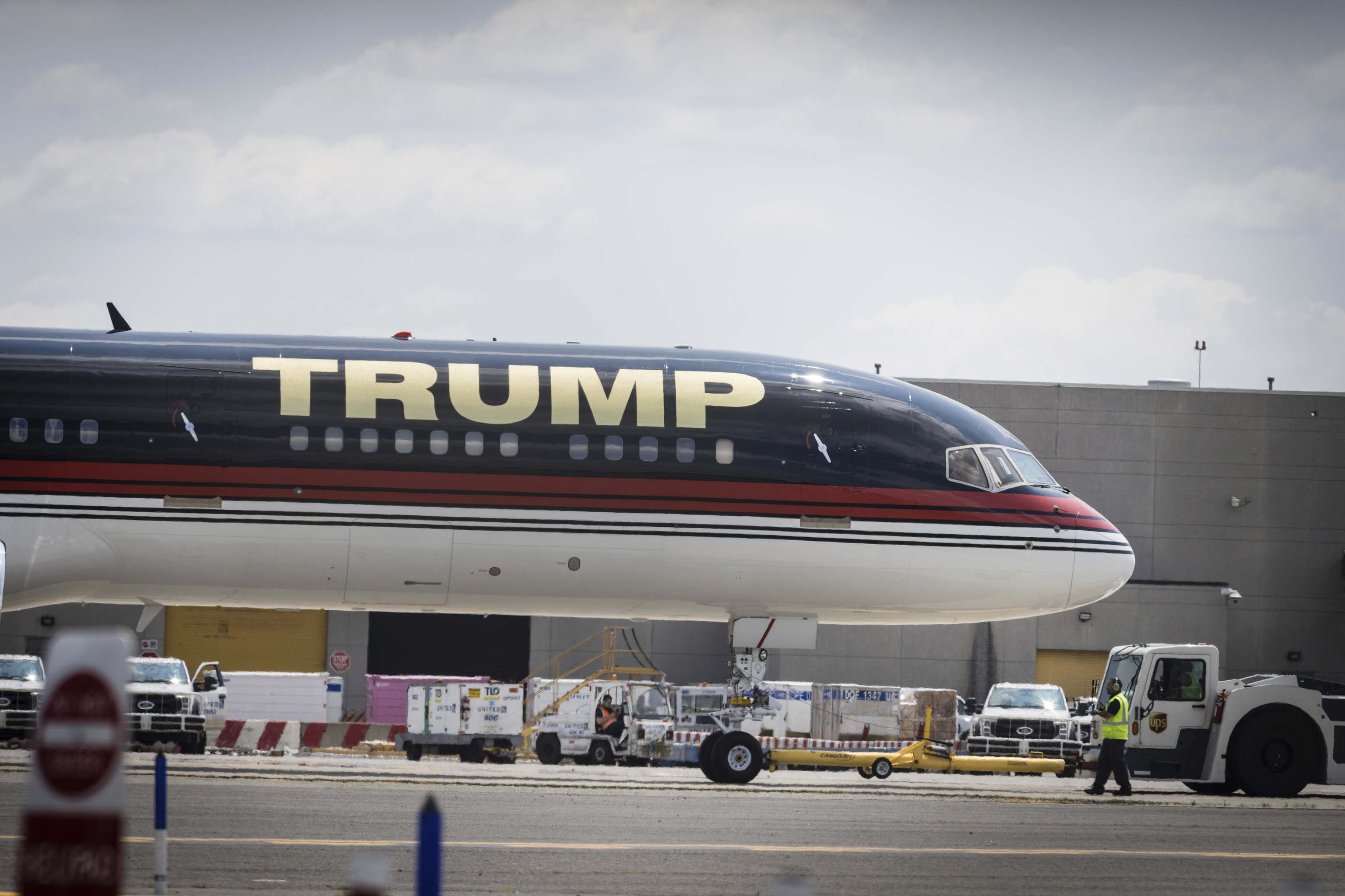 El avión de Trump, hoy, en el aeropuerto de Newark.