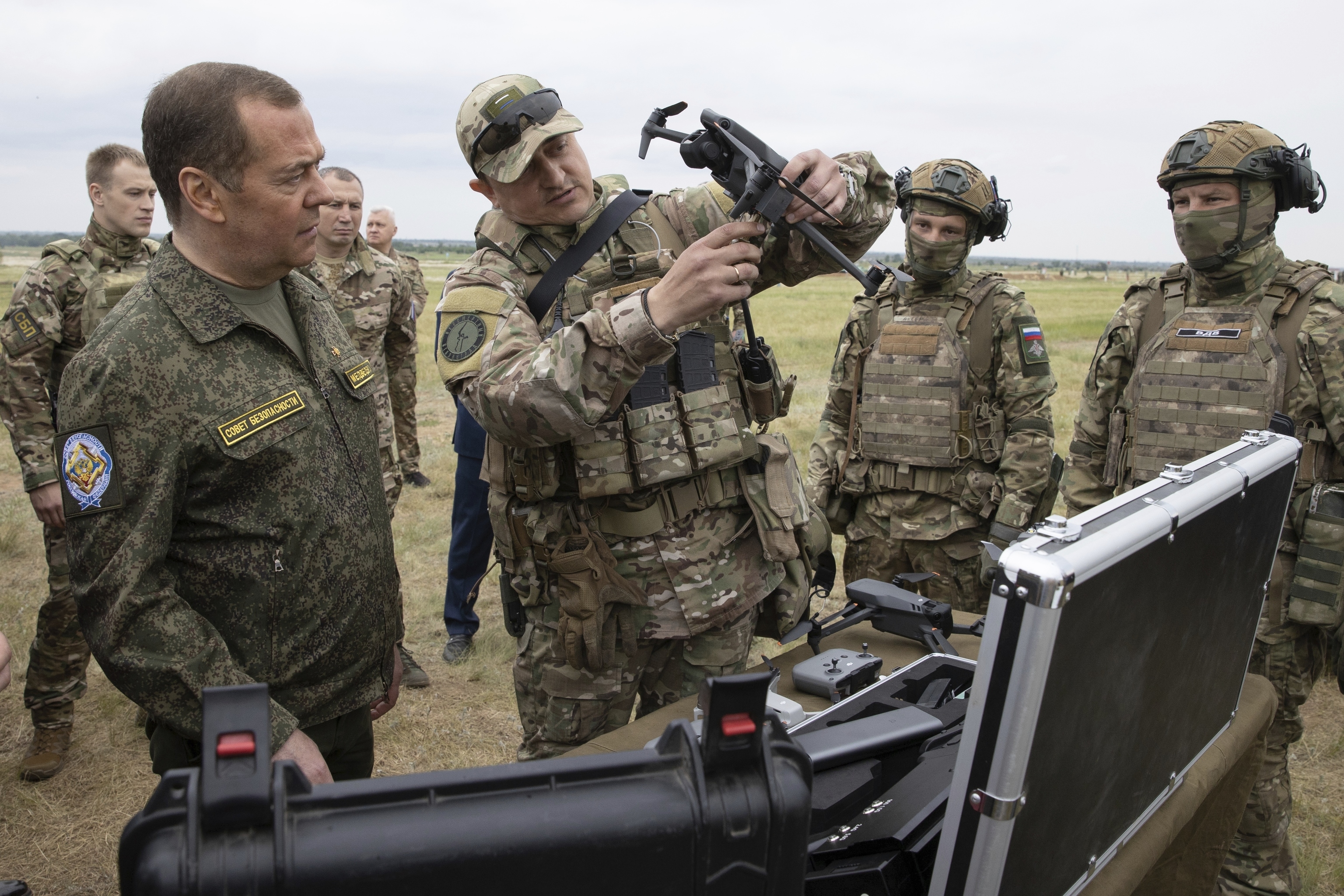 Medvédev visita el campo de entrenamiento militar de Prudboy, en la región rusa de Volgogrado.