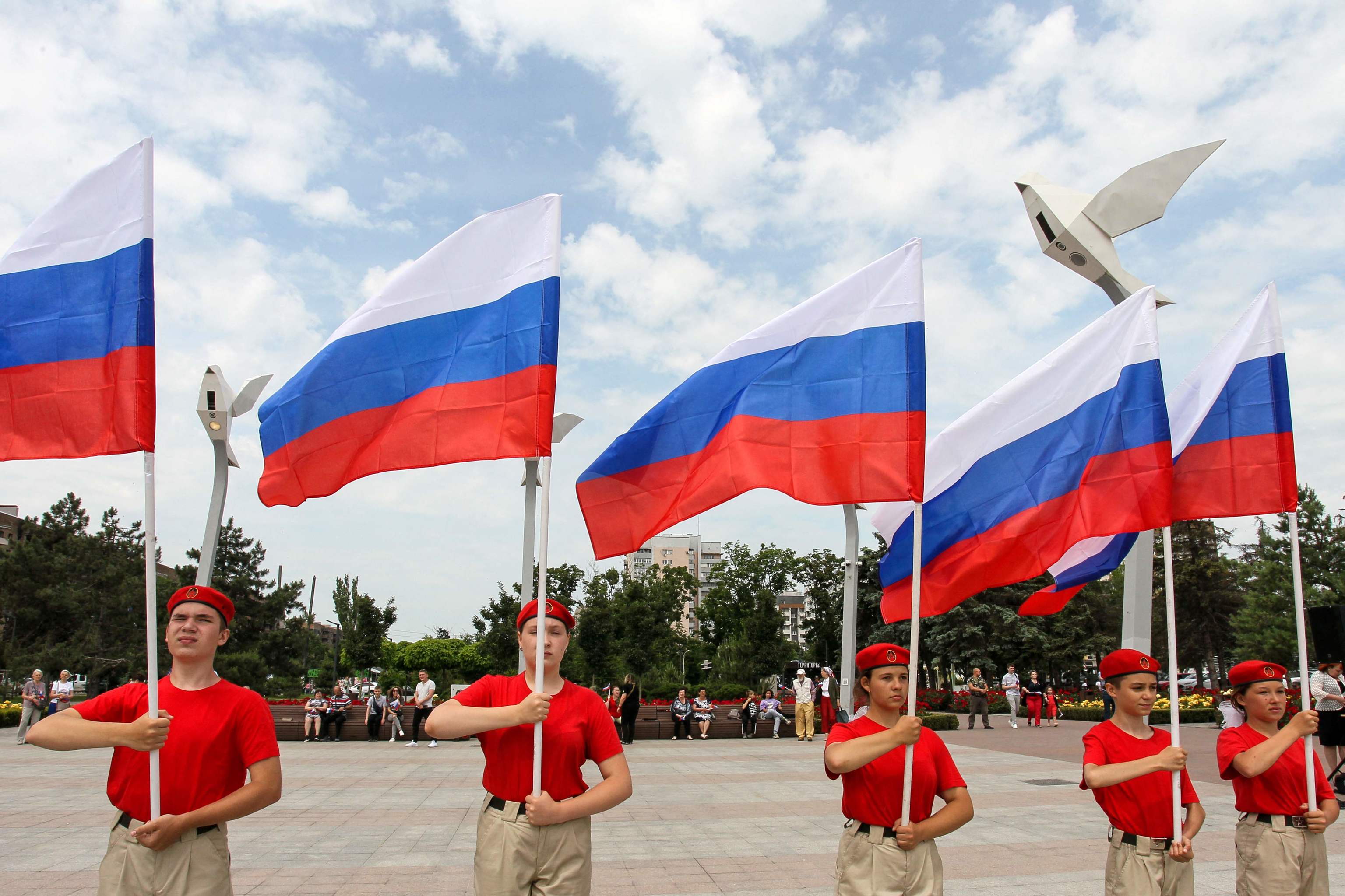 Movimiento juvenil patriótico celebra el Día de Rusia.