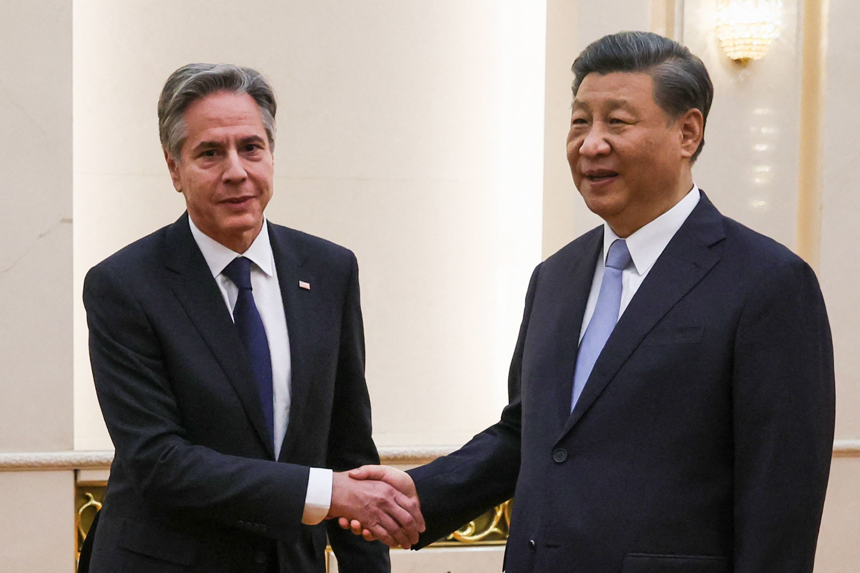 Xi Jinping dice a Blinken que espera que su visita «contribuya a estabilizar las relaciones»