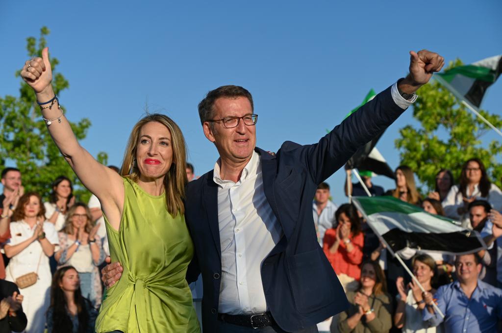 Alberto Núñez Feijóo y María Guardiola, durante un mitin del PP en Badajoz.