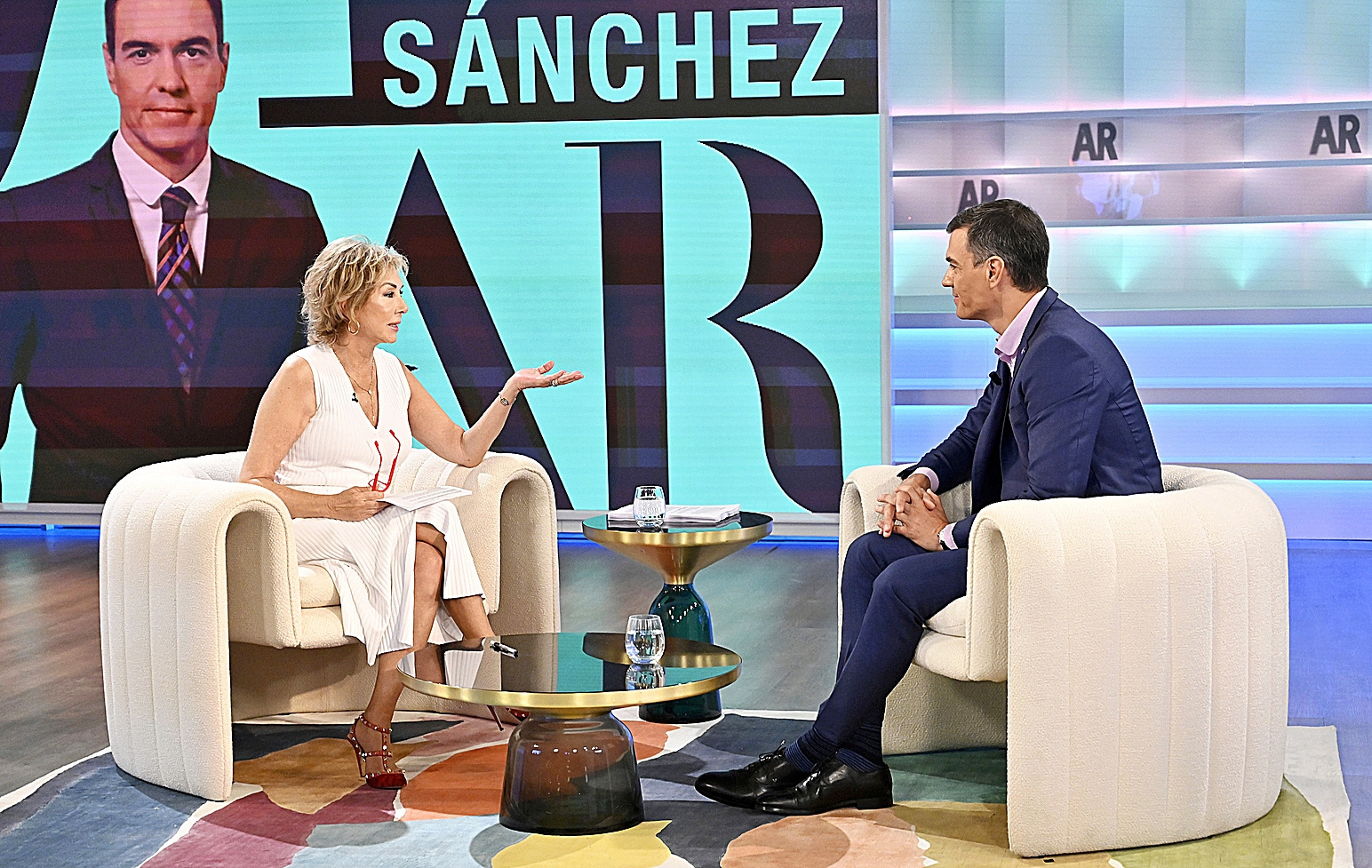 La periodista Ana Rosa Quintana entrevista a Pedro Snchez en su programa de Telecinco.