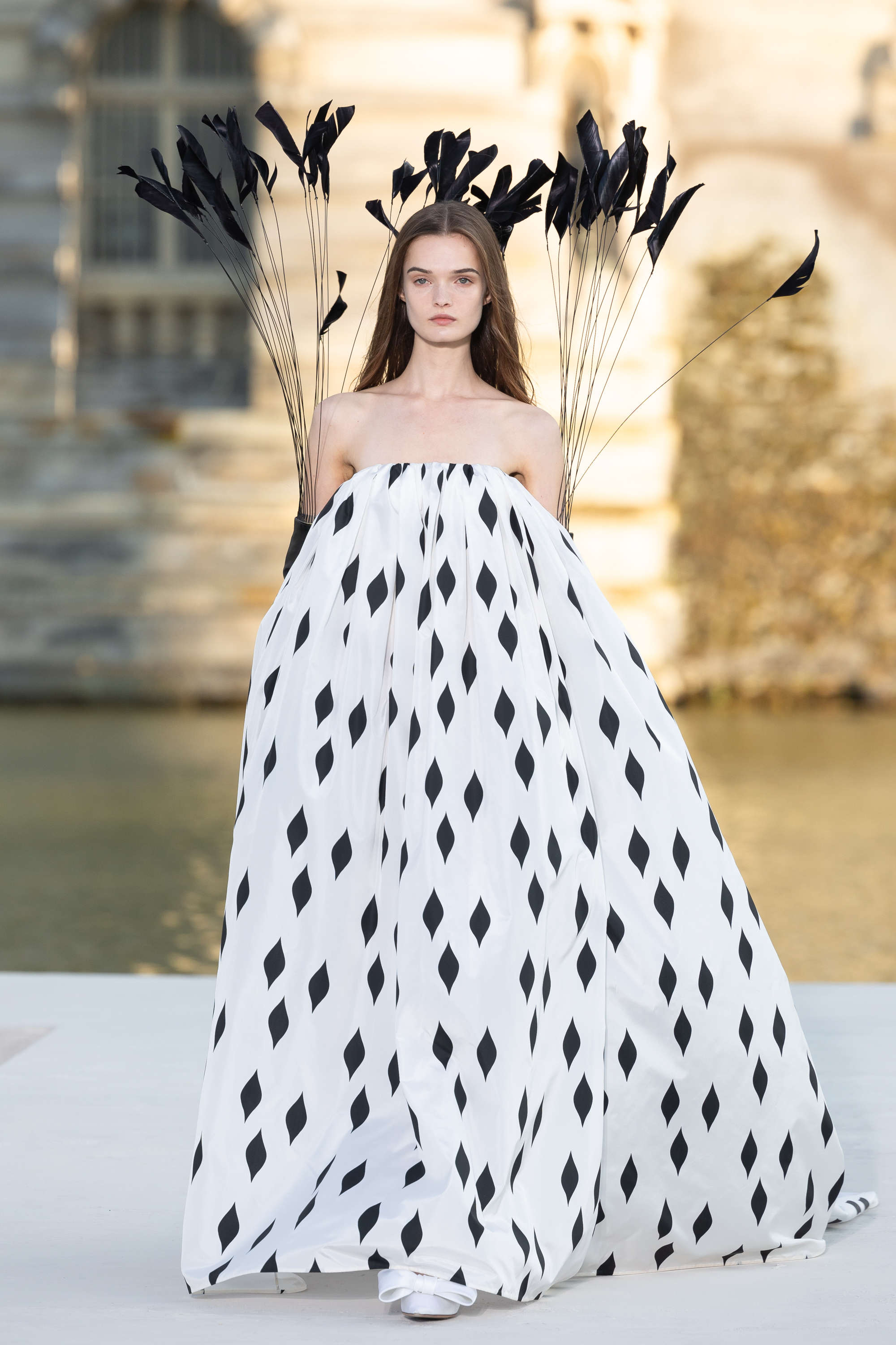 desfile-de-valentino-alta-costura-oto-o-invierno-2023-24-foto-26-de-33