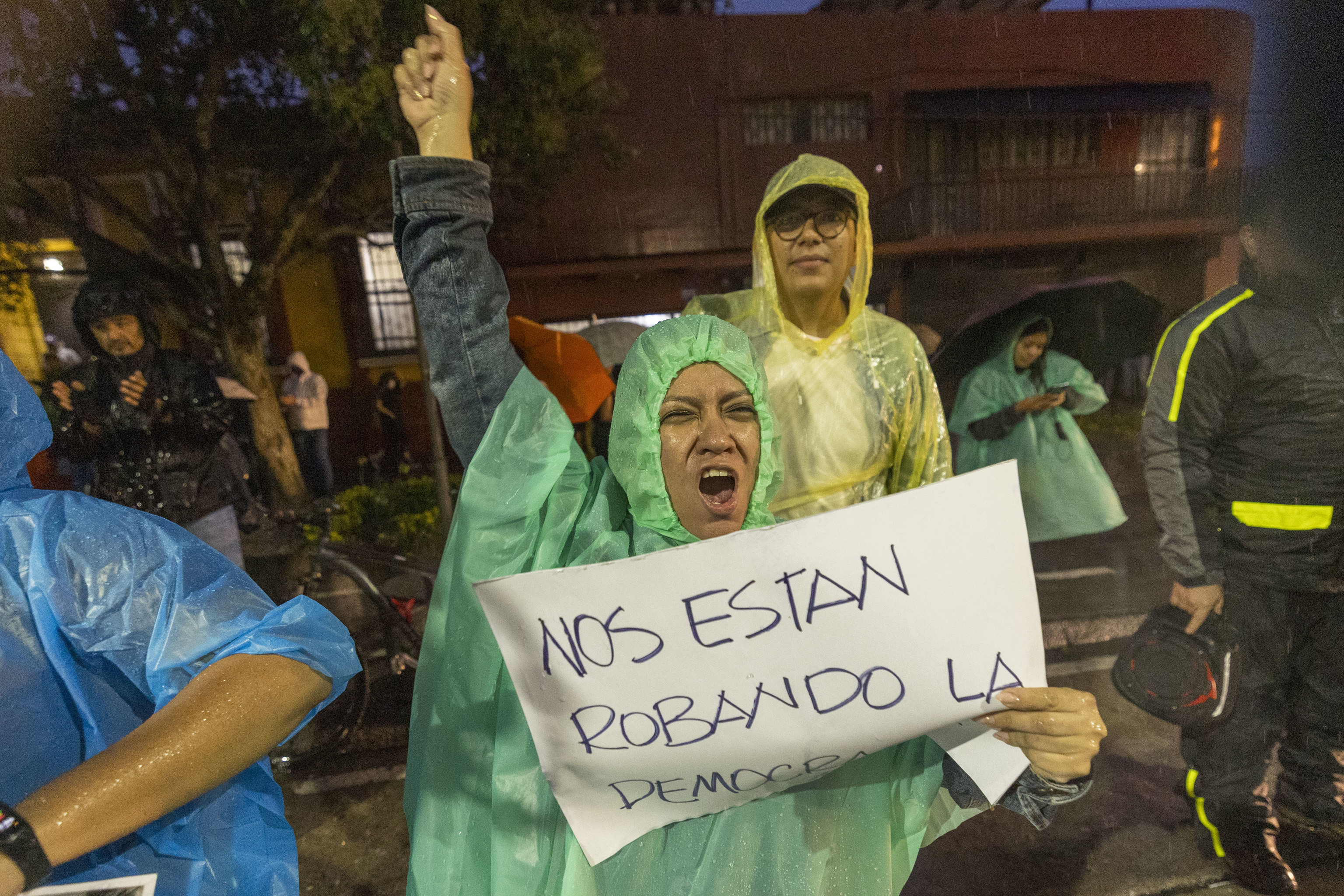 Personas celebran hoy, la decisión