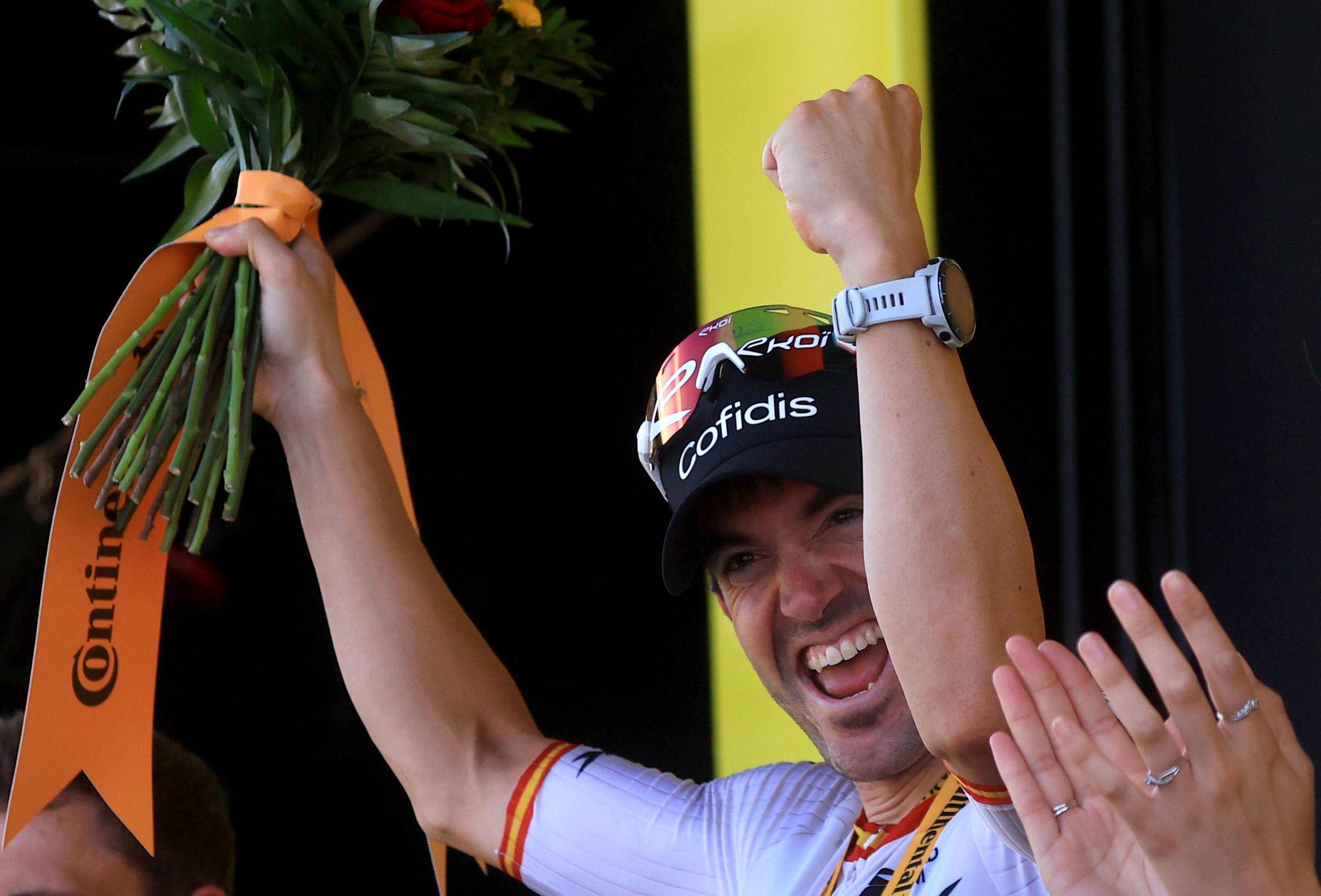 Ion Izagirre celebra la victoria en la 12ª etapa del Tour de Francia.