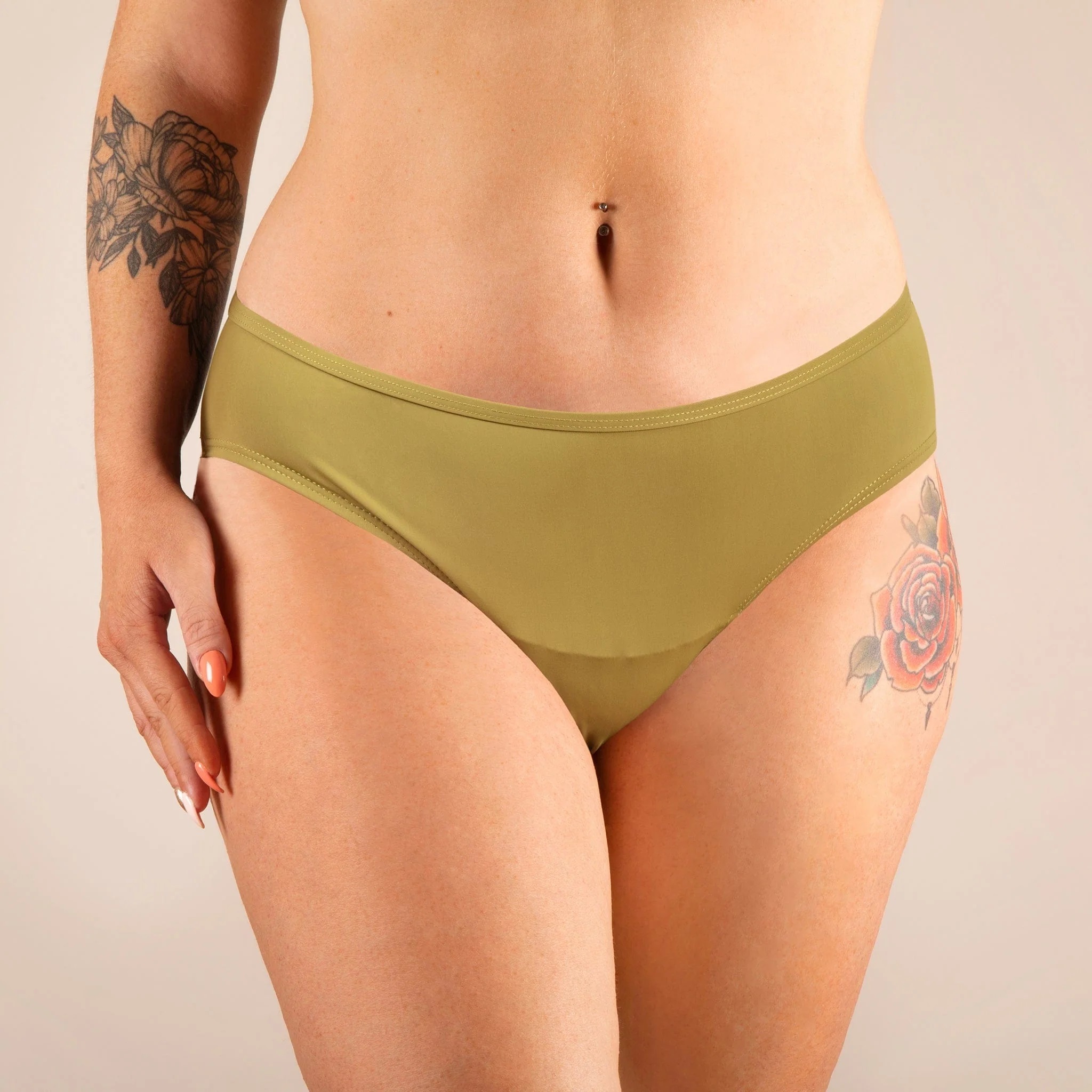 Bikinis menstruales para no perderse ni un día de playa este verano: verde de Señorita Braga.