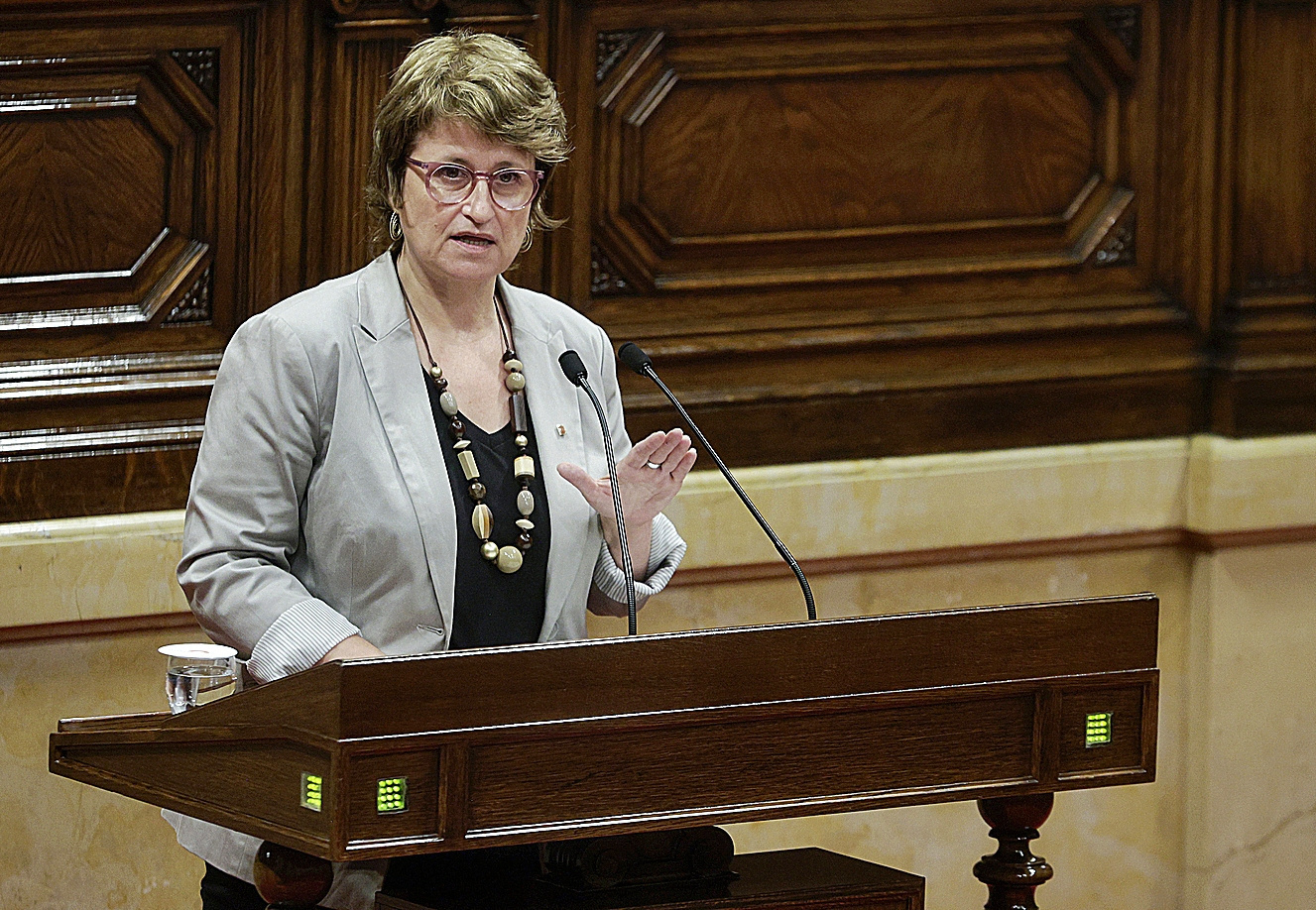 La nueva consejera de Educación de la Generalitat, Anna Simó, en el Parlament.