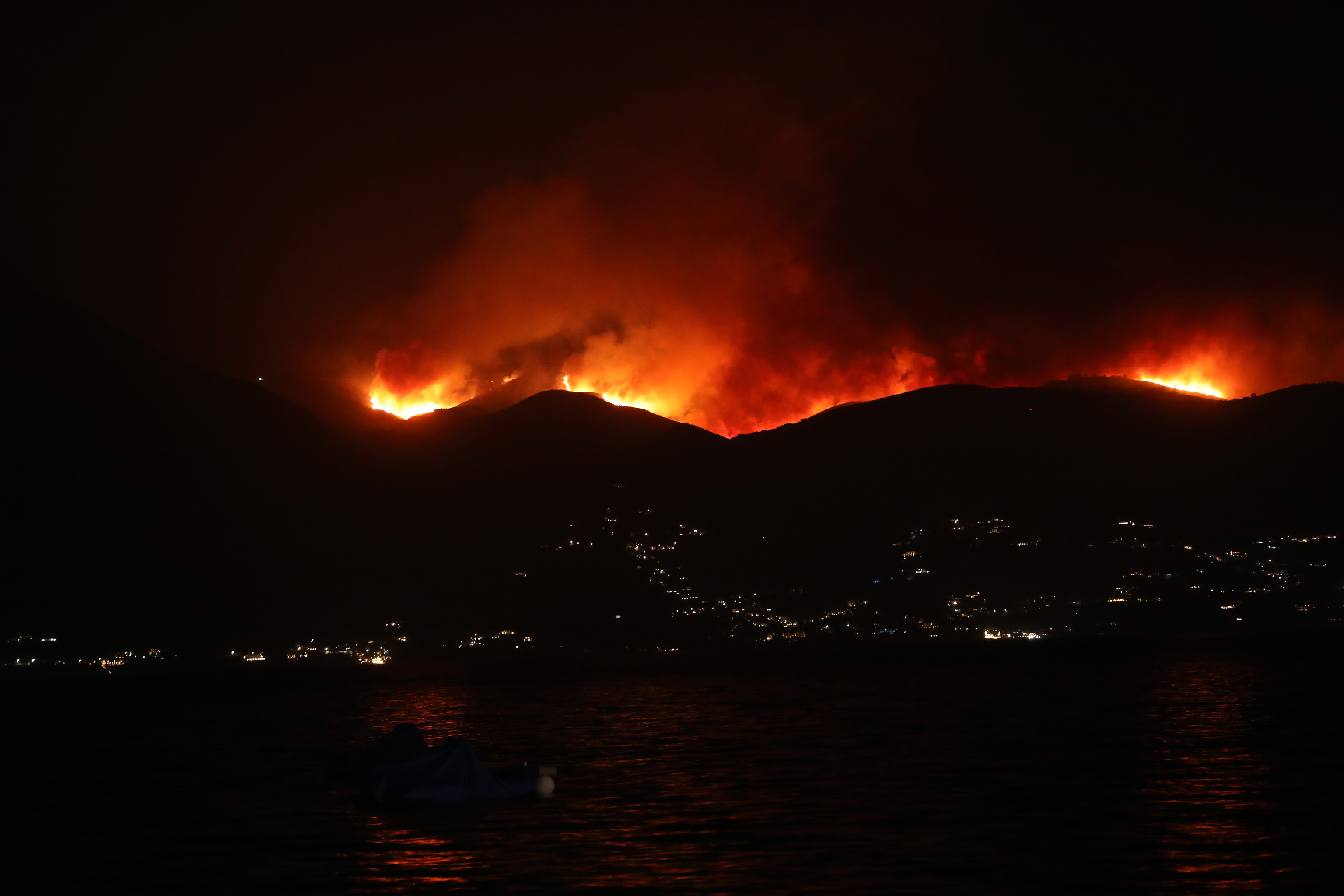El fuego declarado en la isla griega de Corf.