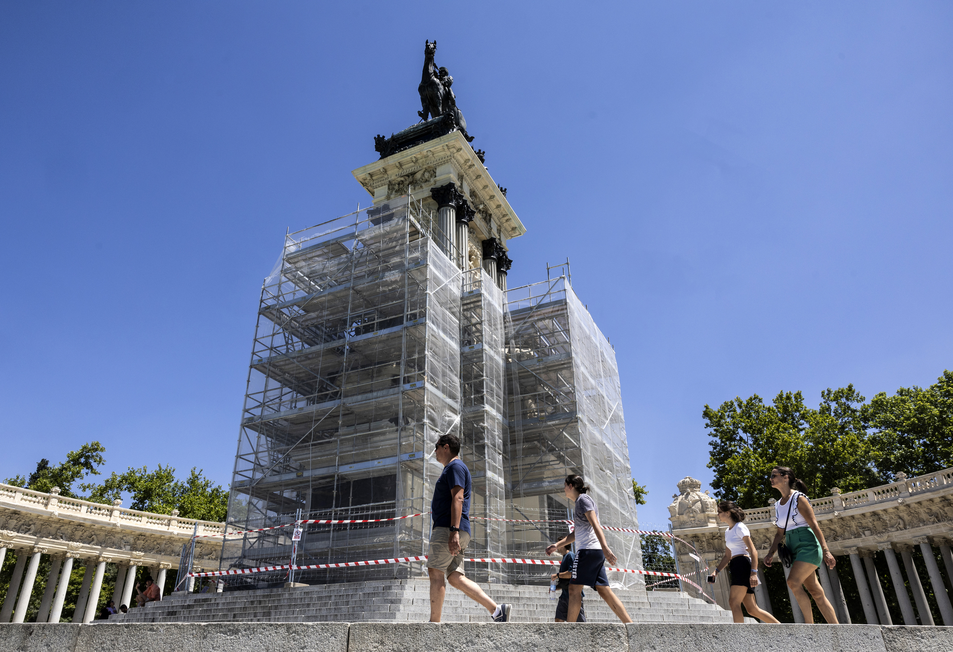 Obras en la estatua de Alfonso XII