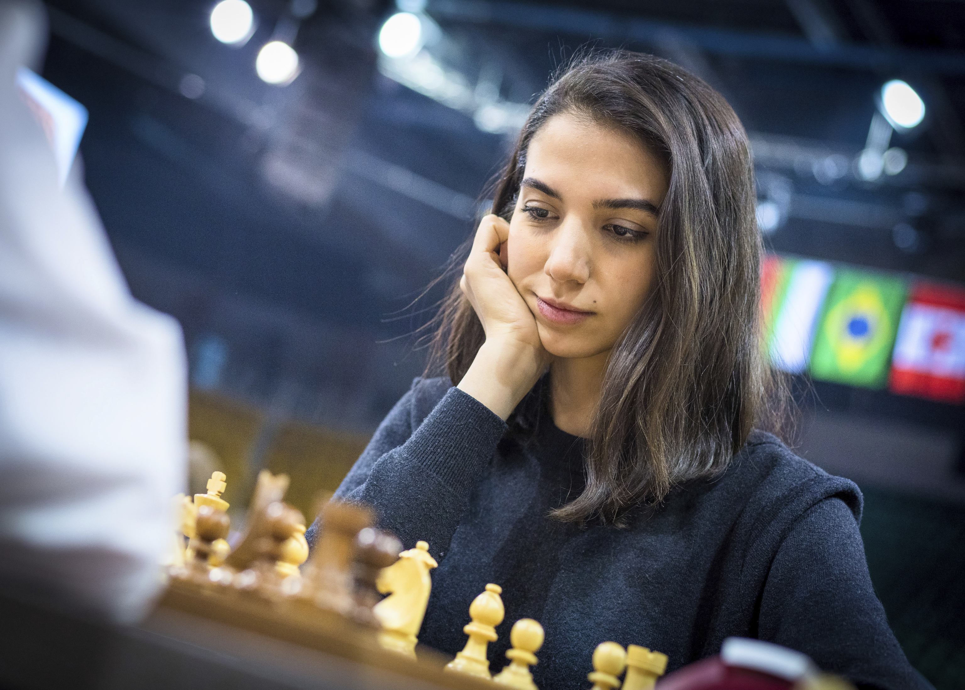 La ajedrecista iran Sara Khadem compite, sin hiyab, en el Campeonato Mundial de Ajedrez Rpido y Blitz de la FIDE en Almaty, Kazajstn, el 26 de diciembre de 2022.
