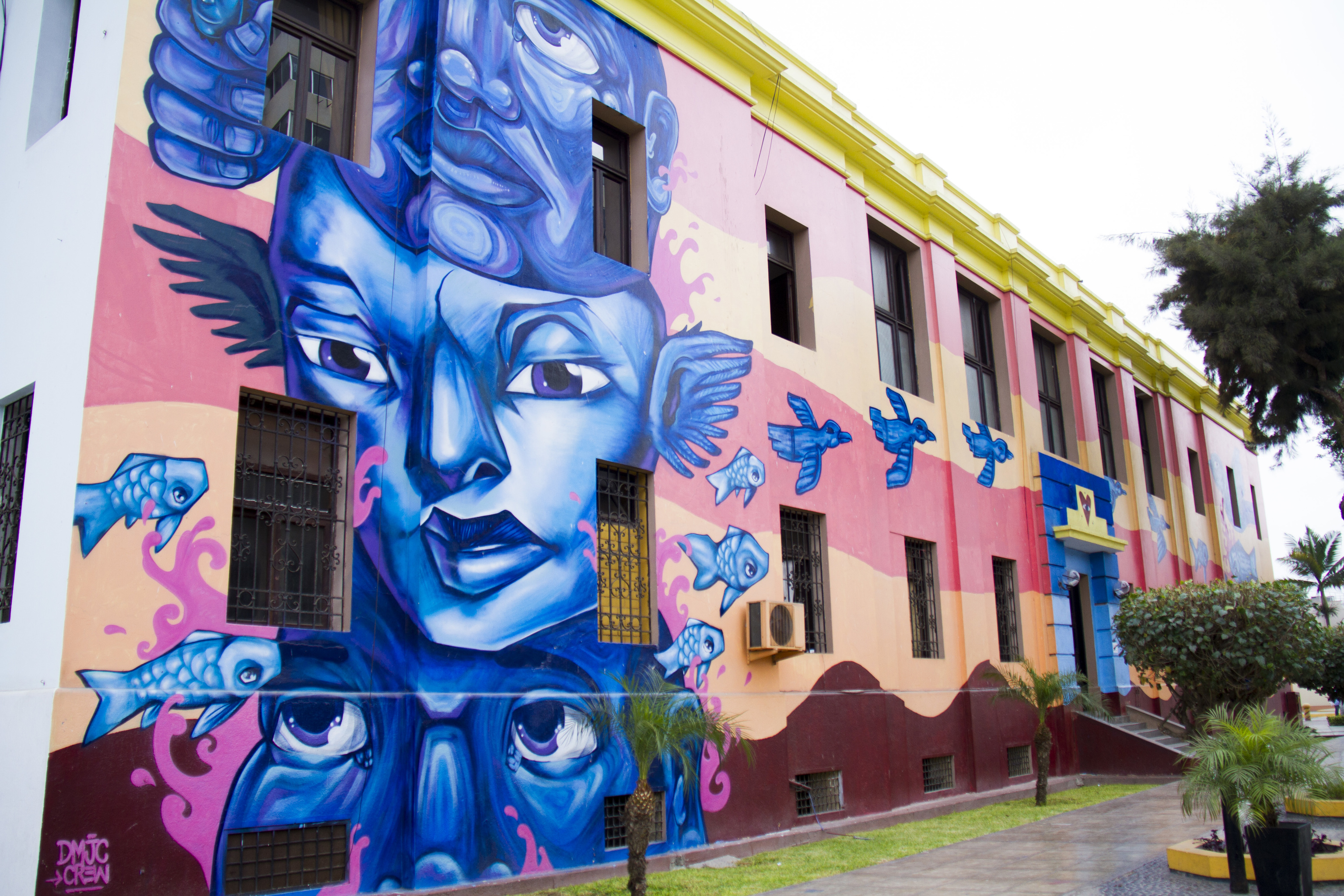Grafiti en las calles de La Punta, Callao.