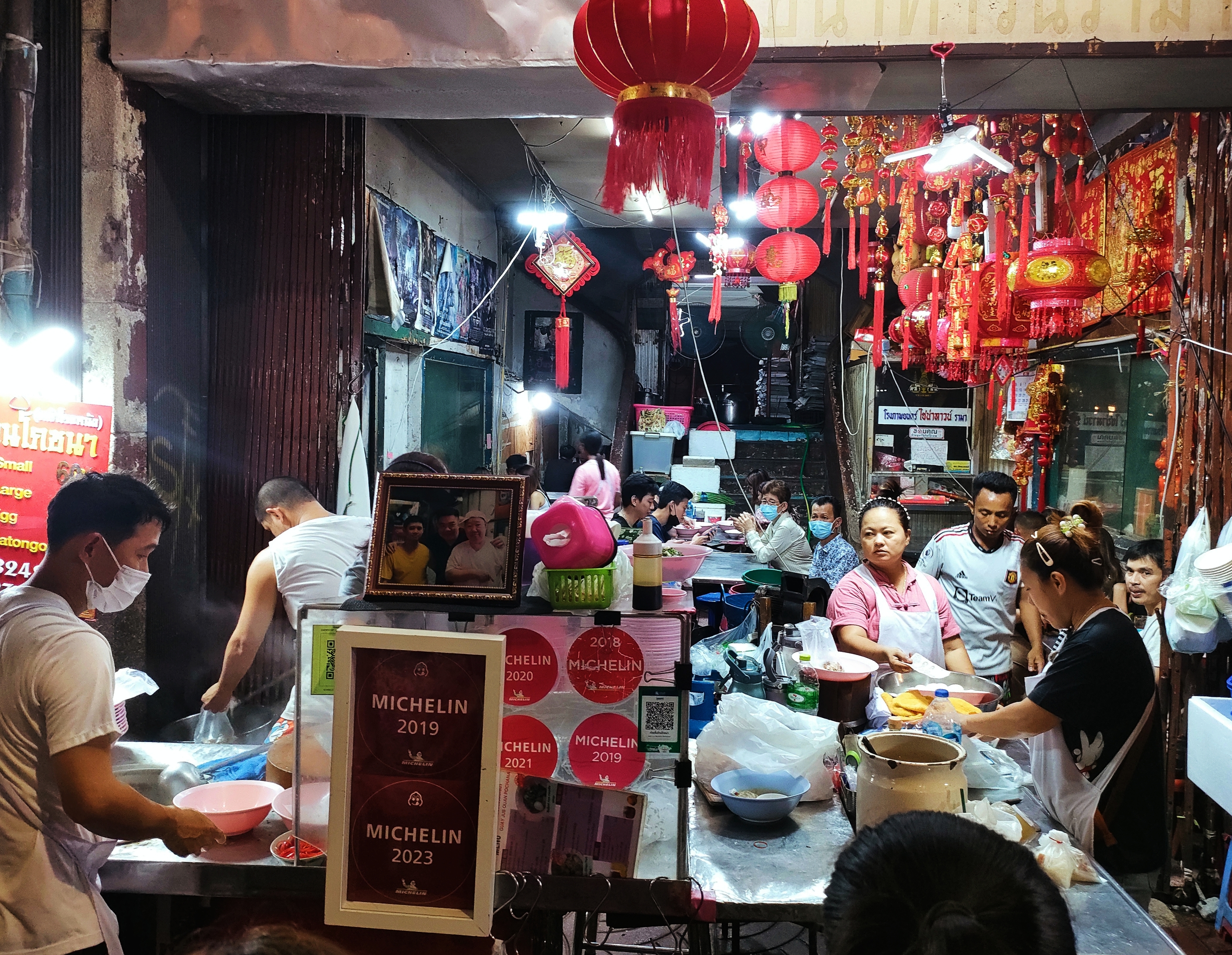 El puesto de 'streetfood' Raan Jan Fai, en el barrio chino.