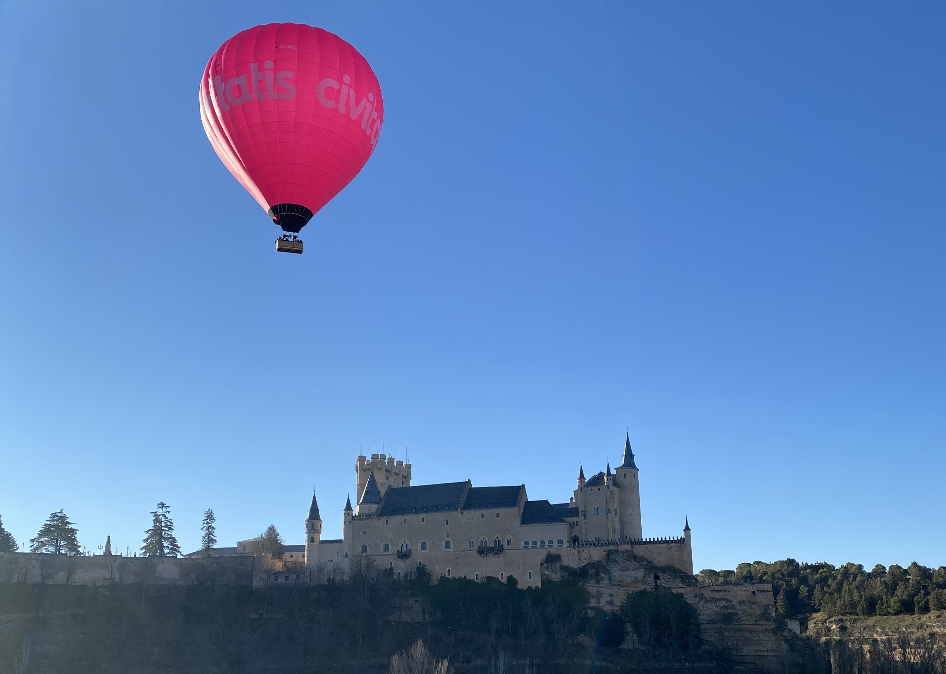 Segovia en un paseo en globo.