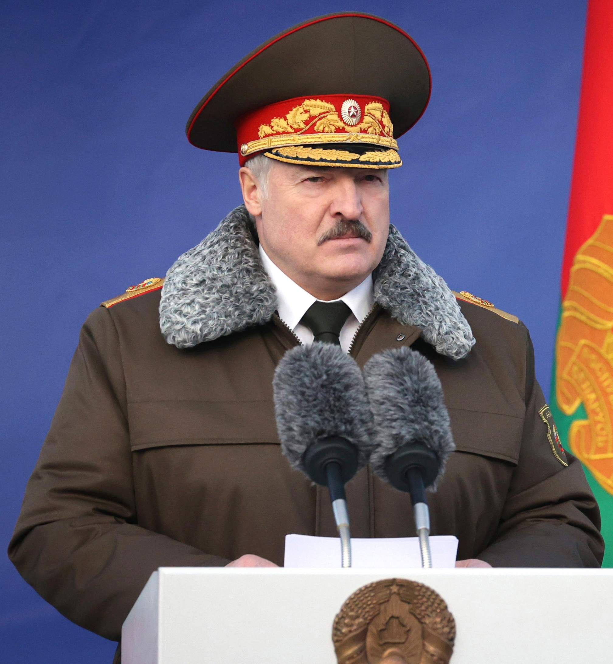 Alexander Lukashenko durante una visita a las tropas en Minsk.