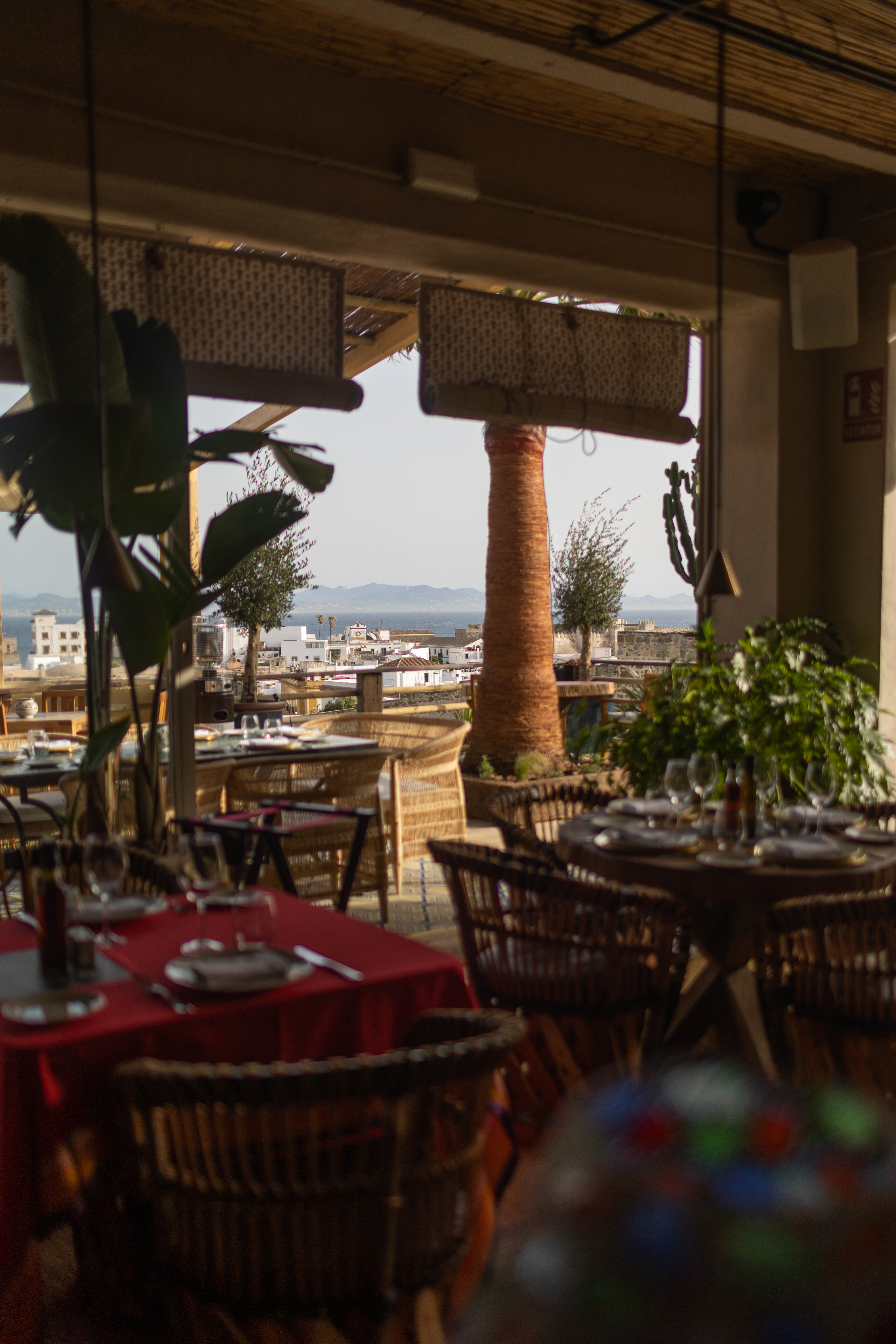 El restaurante Trocadero Tarifa ofrece unas espectaculares vistas de la ciudad de Tarifa y de África.