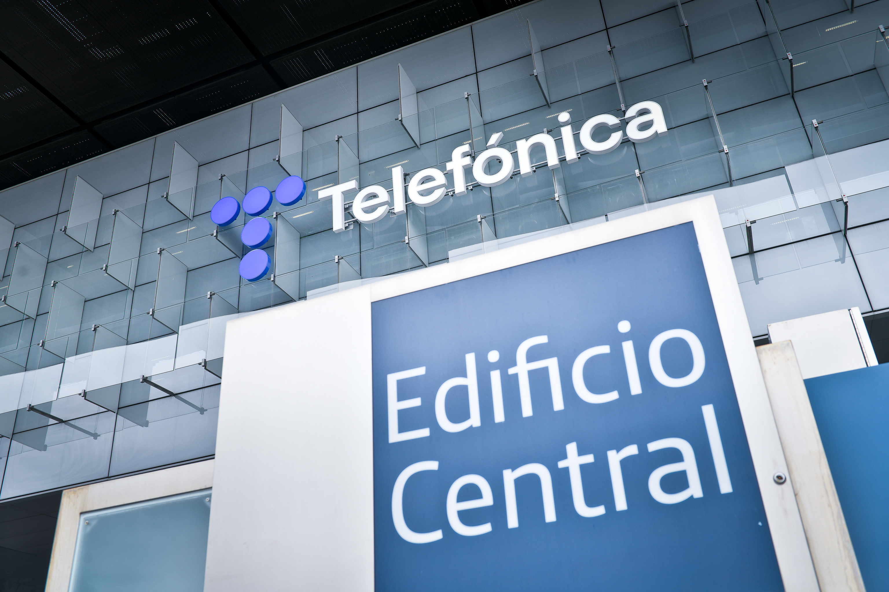 Telefónica propone un ERE para un tercio de su plantilla, 5.100 empleados