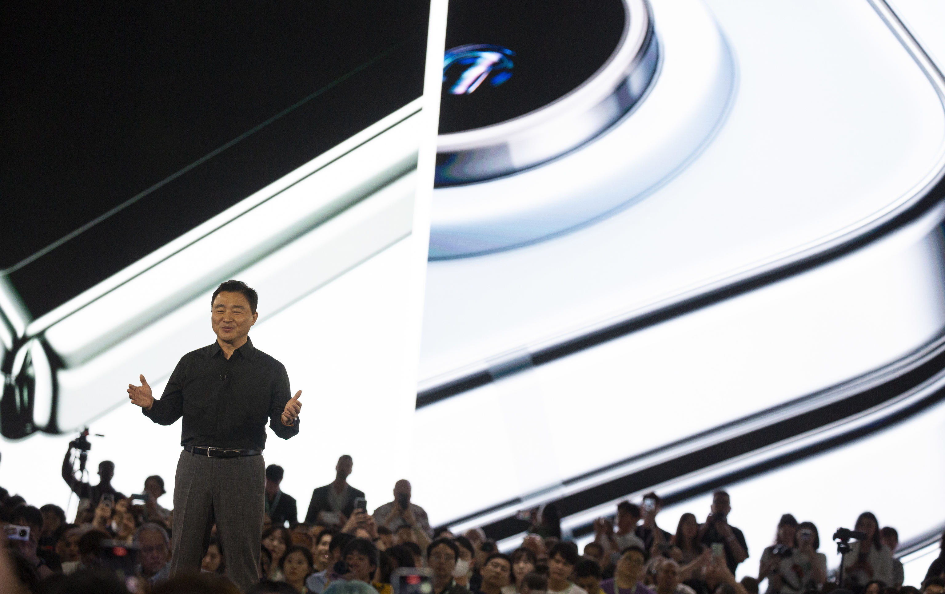 Con TM Roh, el presidente de móviles de Samsung: «Lo son los teléfonos y lo serán las tablets y ordenadores… Todo será plegable»