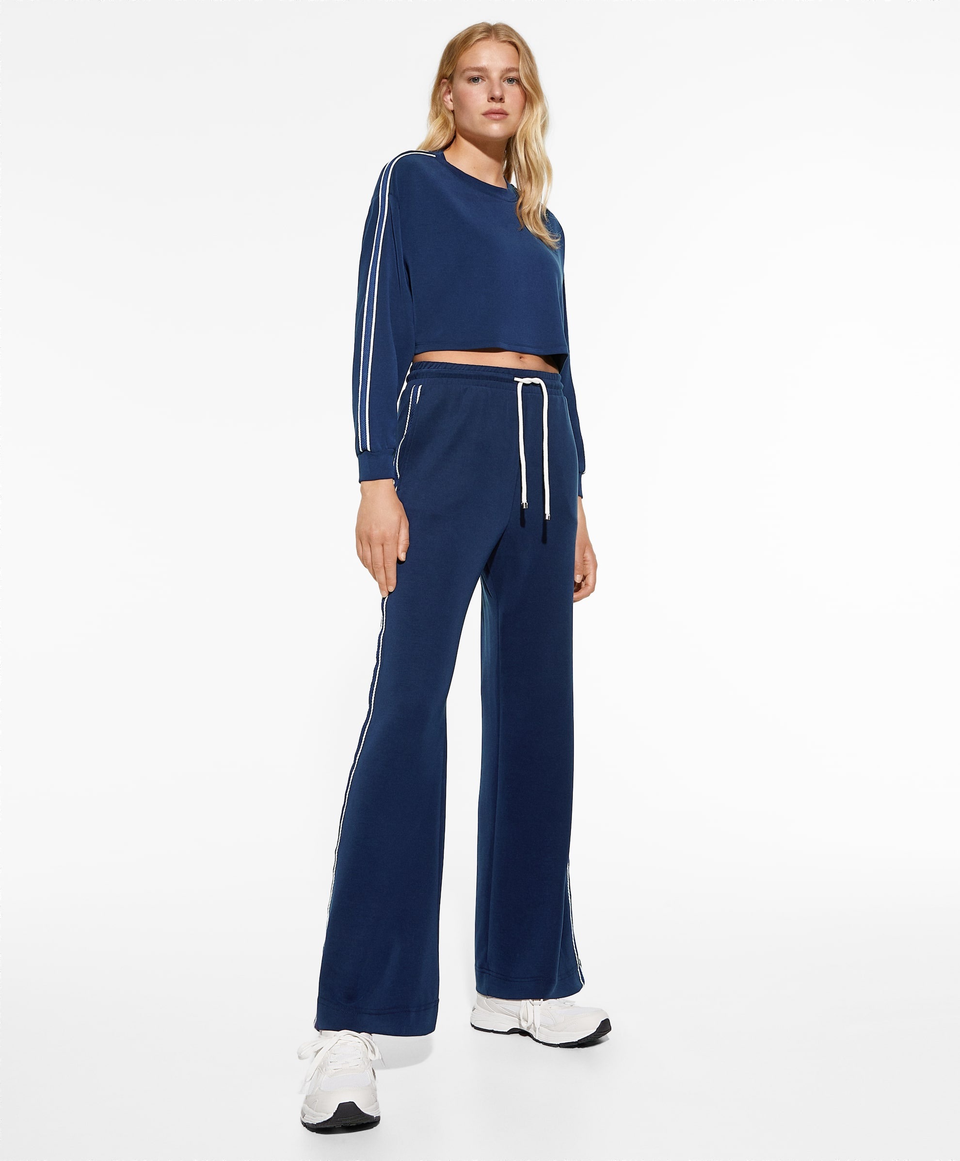Tracksuit At The Airport?  Sporty And Comfortable Looks By Oysho, Inspired By Tamara Falcó.