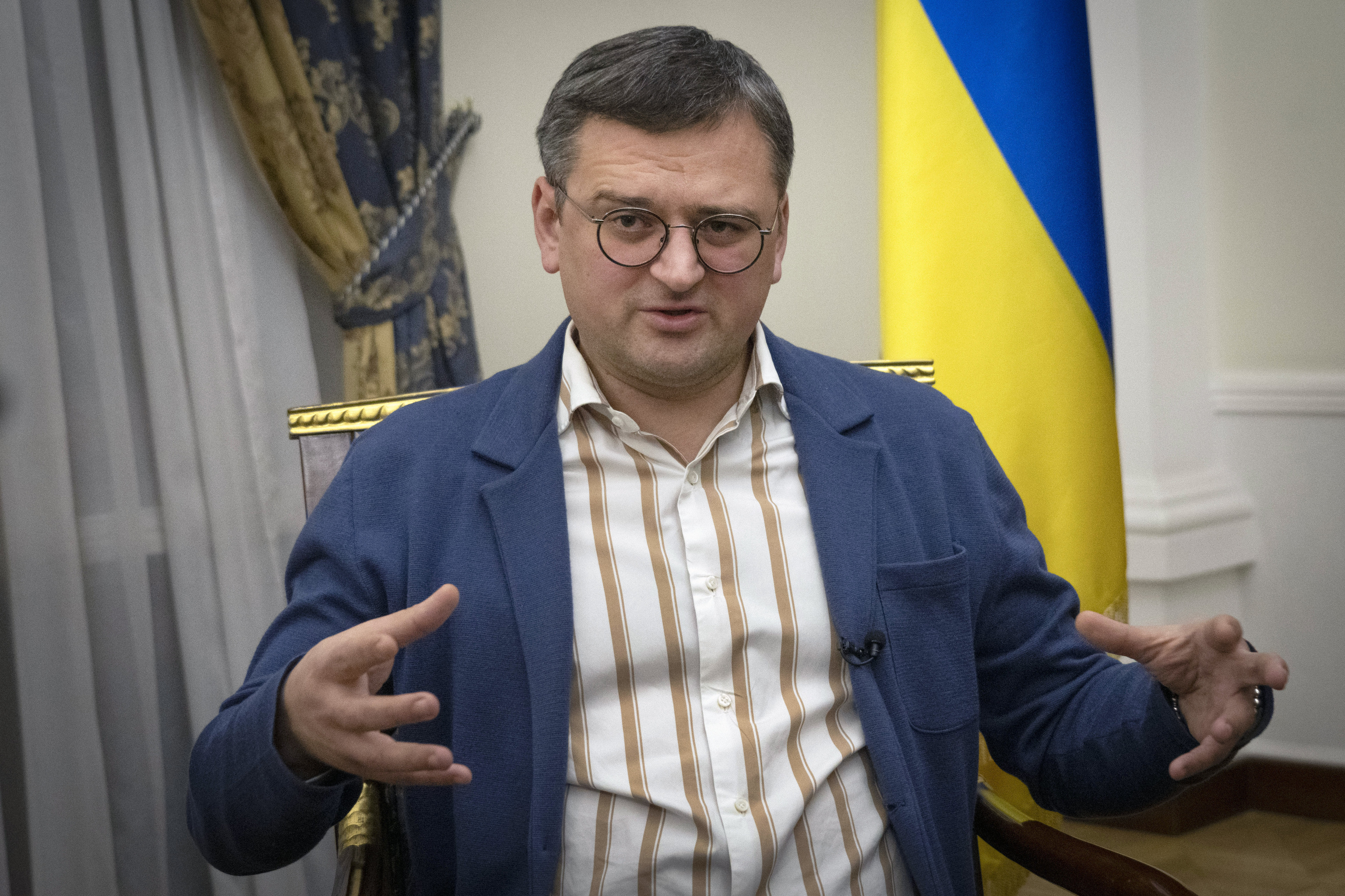 El Ministro de Asuntos Exteriores de Ucrania, Dmytro Kuleba, en una entrevista con The Associated Press en Kiev.