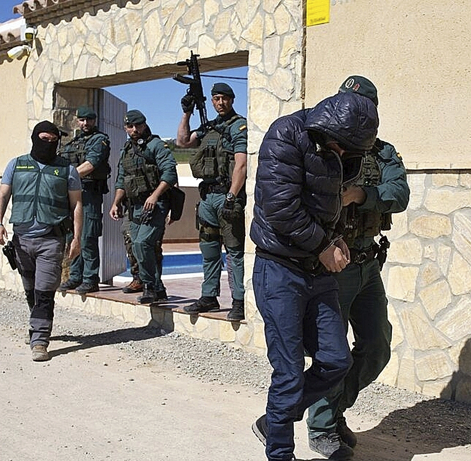 Uno de los sospechosos detenido en el macrooperativo policial contra el narcotrfico en Andaluca