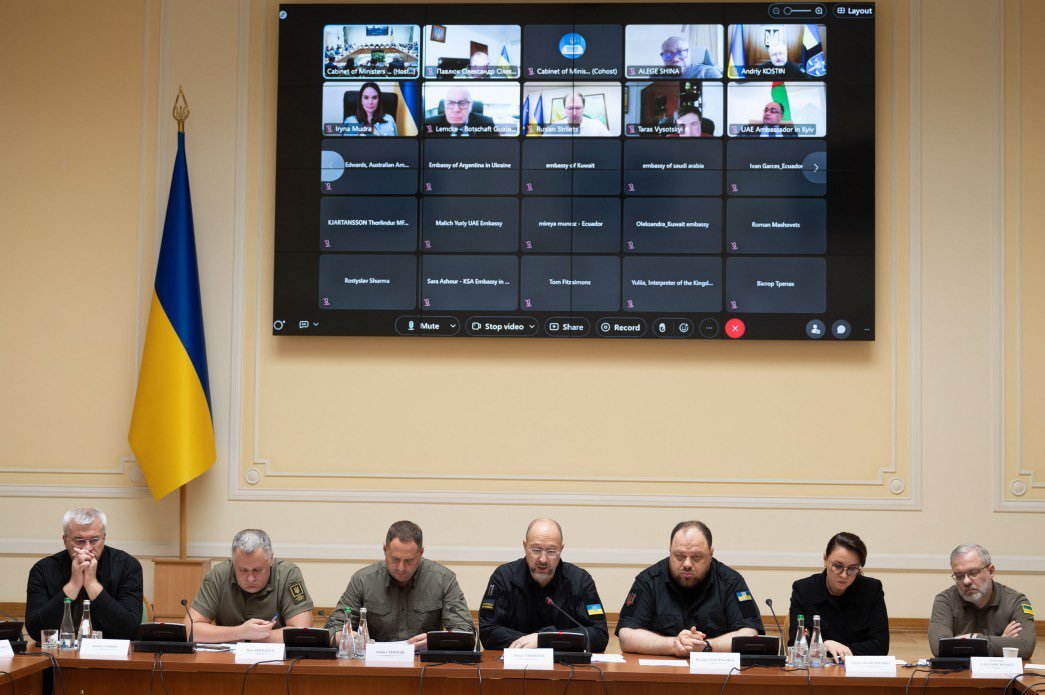 Ucrania discute su plan de paz con las embajadas internacionales, entre ellas España
