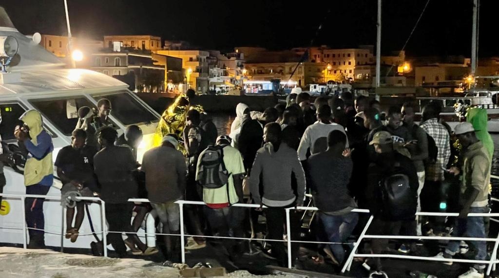 Migrantes desembarcados en Lampedusa