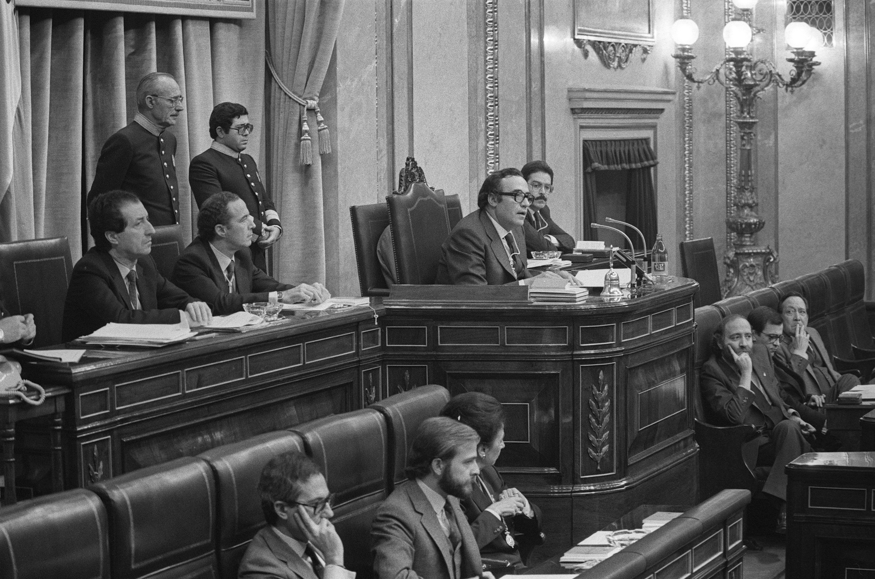 Josep Mara Trias (segundo por la izquierda abajo, con barba) fue el primer nacionalista en la Mesa.