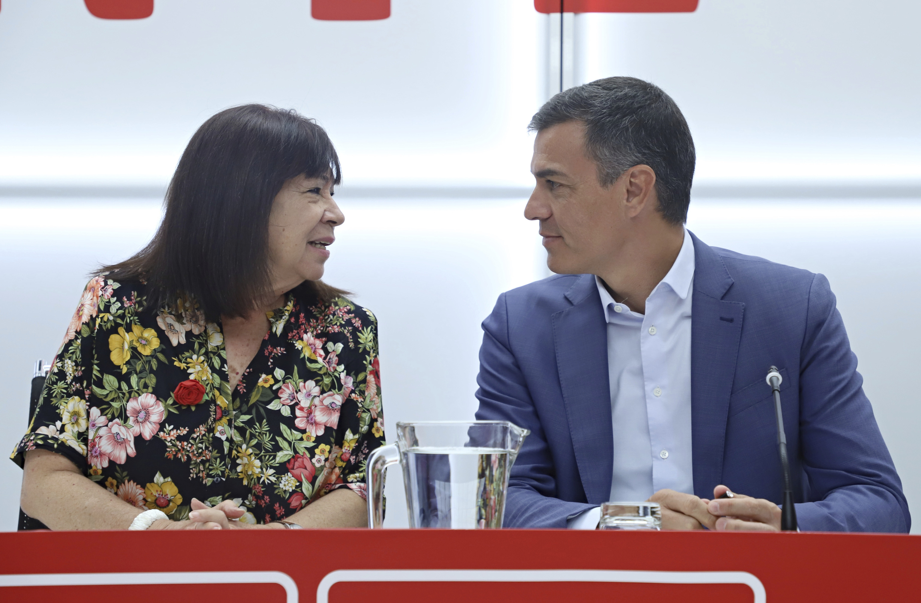 Snchez presidiendo la Comisin Ejecutiva Federal del PSOE junto a Cristina Narbona
