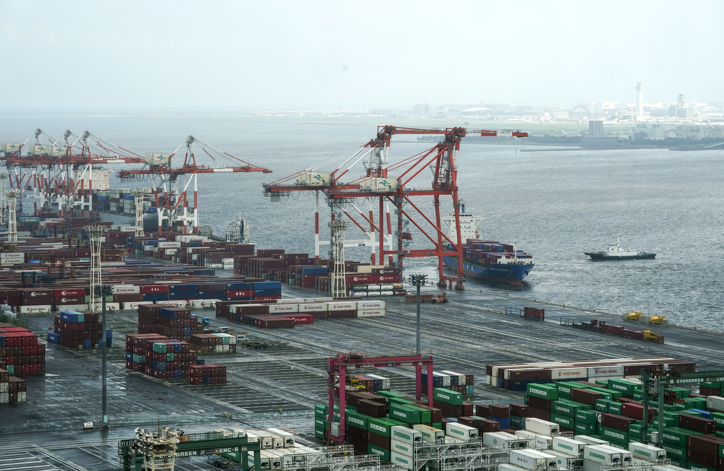 Las exportaciones se hunden un 5,3% por la debilidad de la demanda internacional