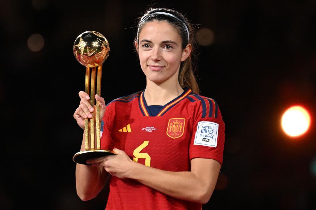 Aitana Bonmatí recoge el premio a mejor jugadora del torneo