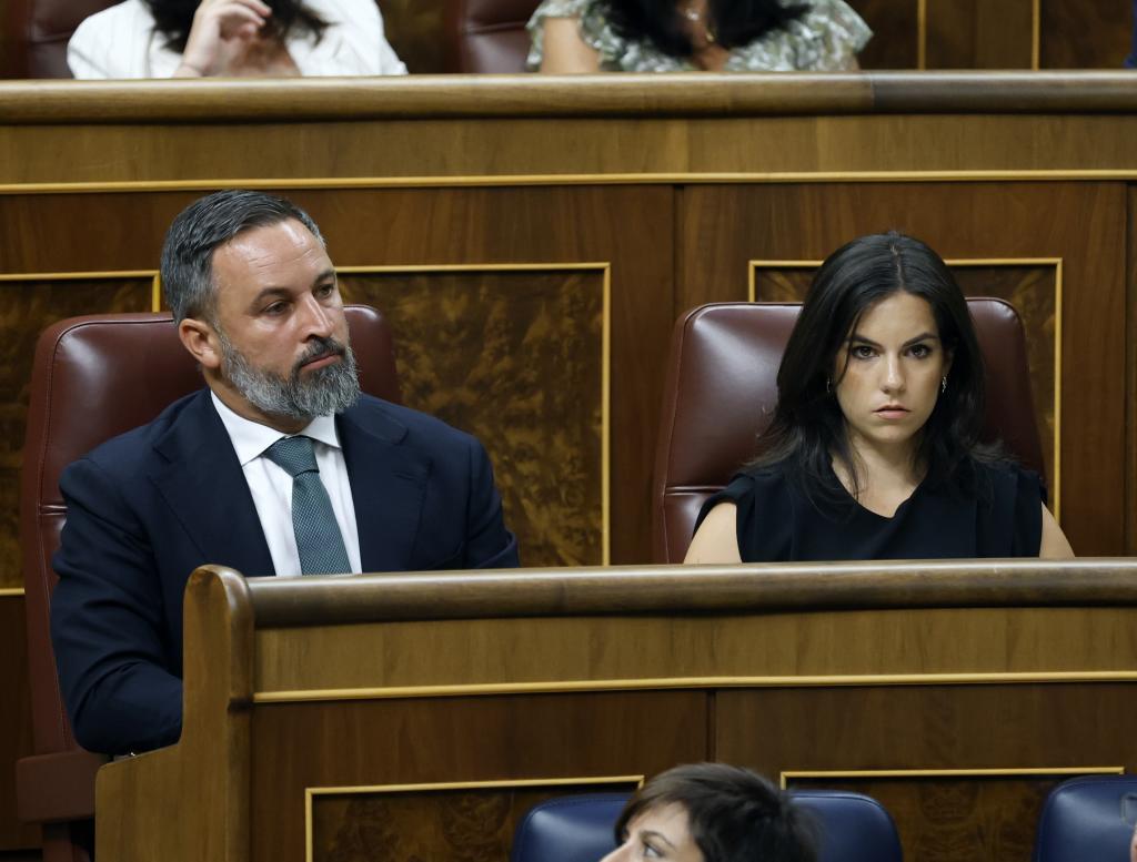 Santiago Abascal junto a Pepa Millán en en el Congreso de los Diputados