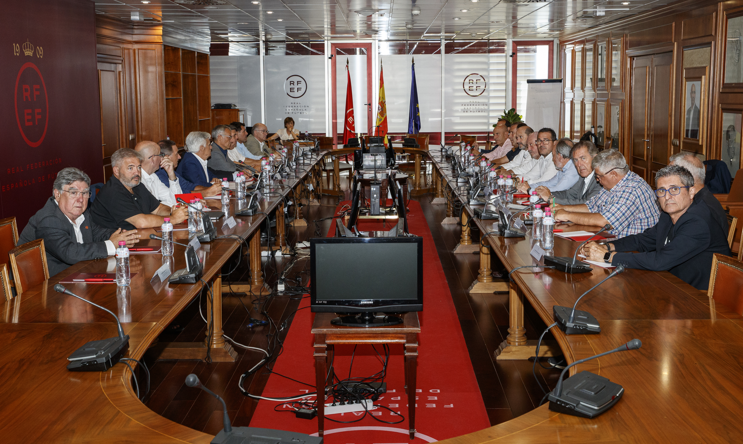 Los presidentes territoriales reunidos en la sede de la Federacin en Las Rozas.